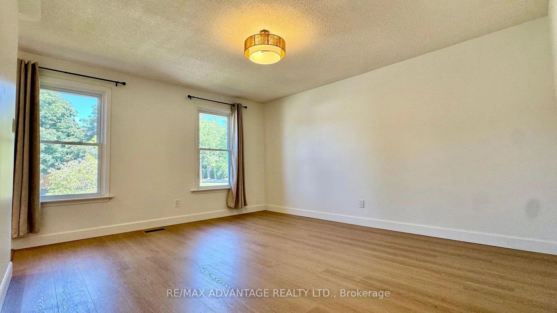 Photo 15 of 359 Ferndale Avenue, London, South Q — HOMEH