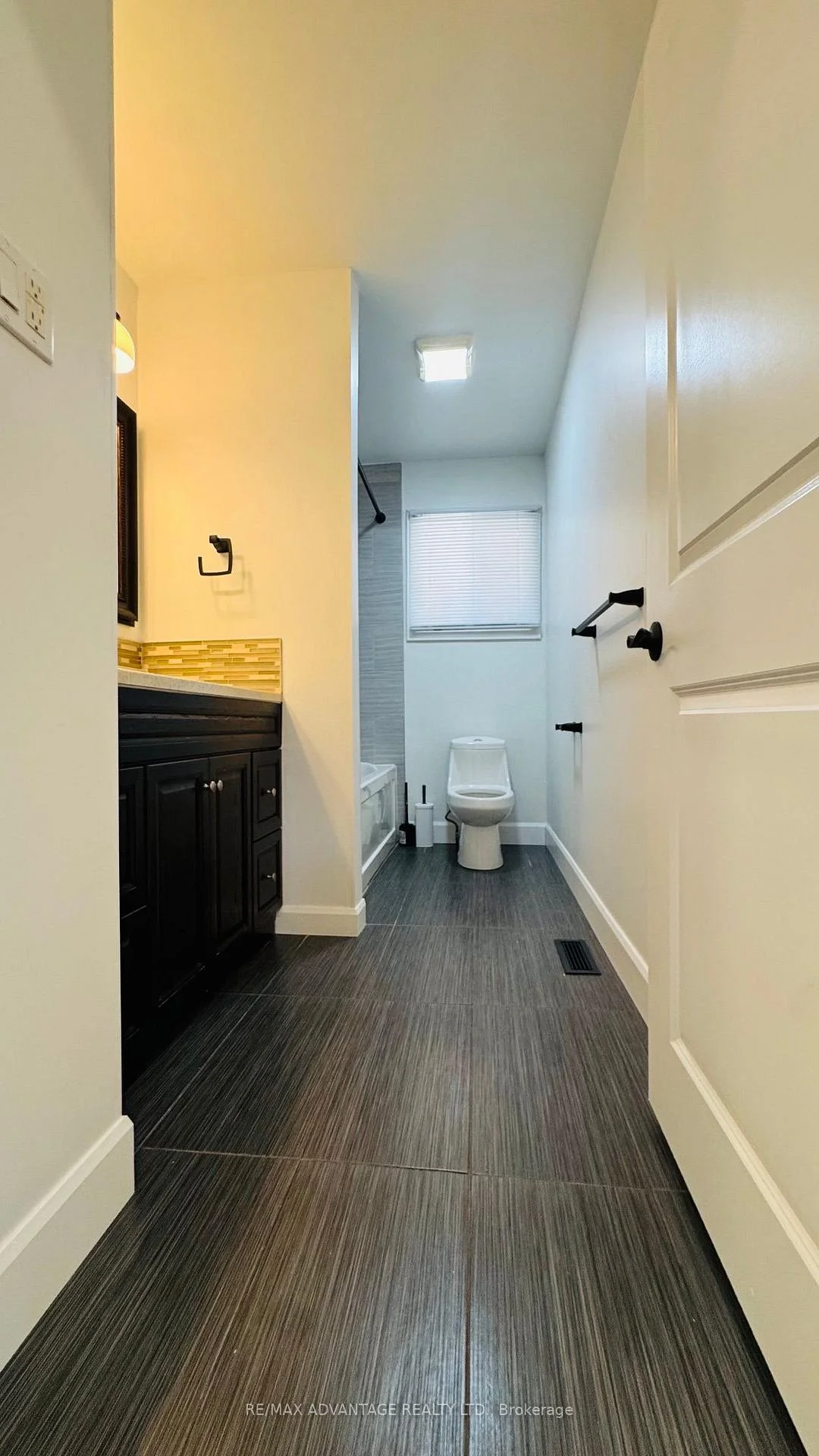 Photo 24 of 359 Ferndale Avenue, London, South Q — HOMEH