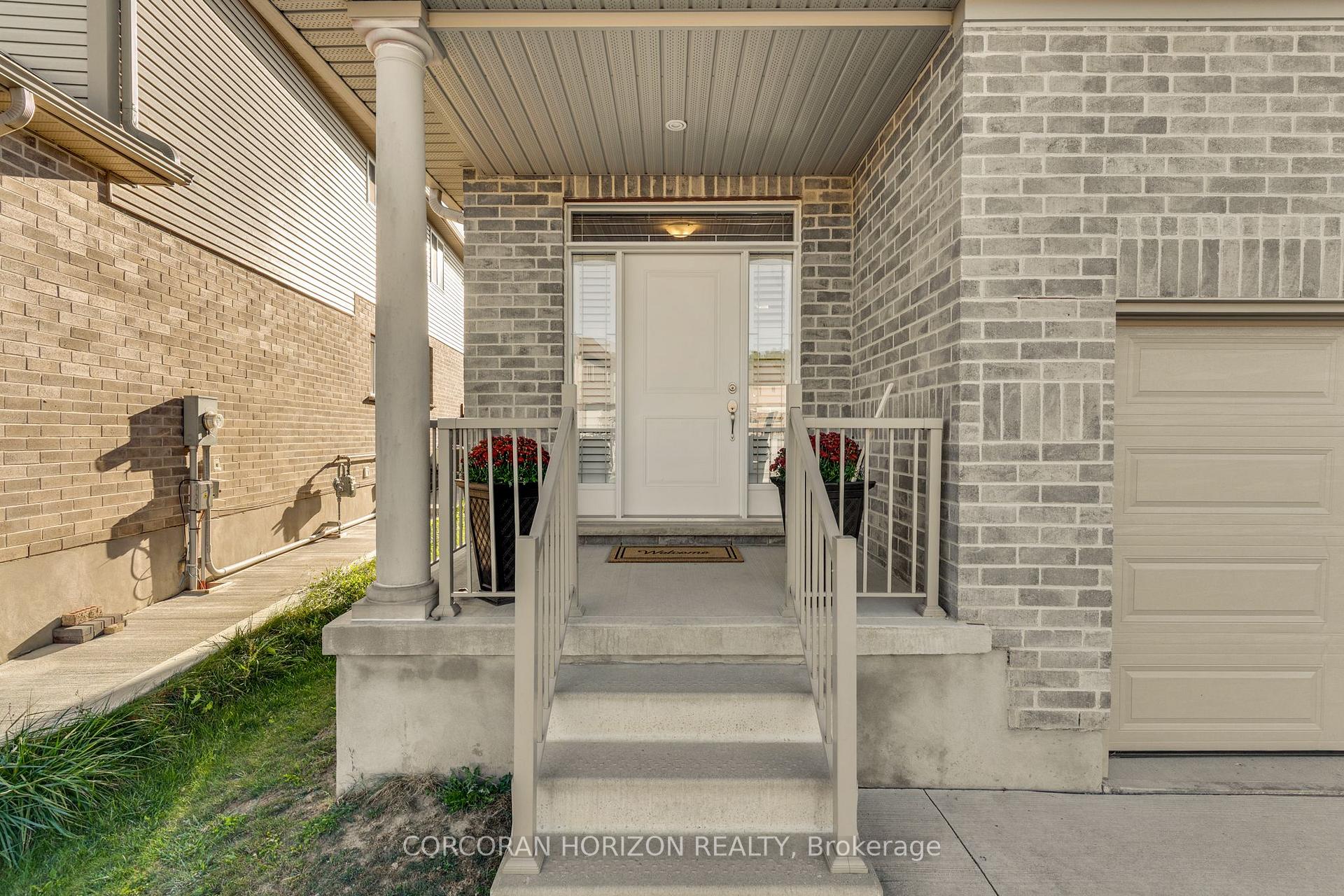 Photo 3 of 213 Ladyslipper Drive, Waterloo, Columbia Forest/Clair Hills — HOMEH