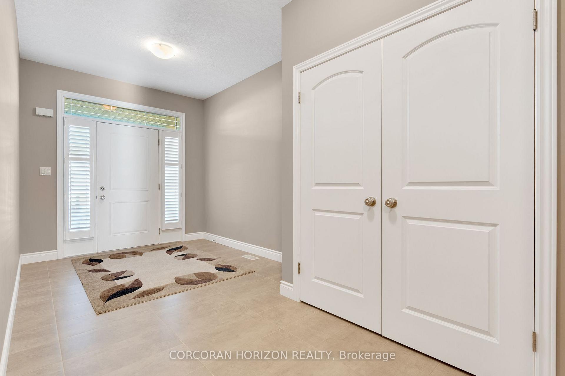 Photo 4 of 213 Ladyslipper Drive, Waterloo, Columbia Forest/Clair Hills — HOMEH