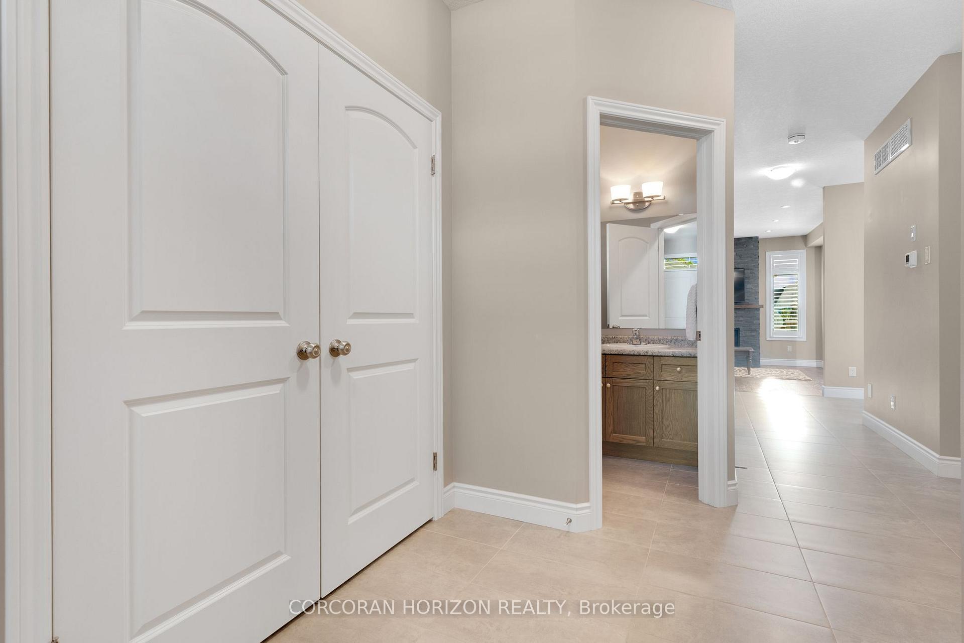 Photo 5 of 213 Ladyslipper Drive, Waterloo, Columbia Forest/Clair Hills — HOMEH