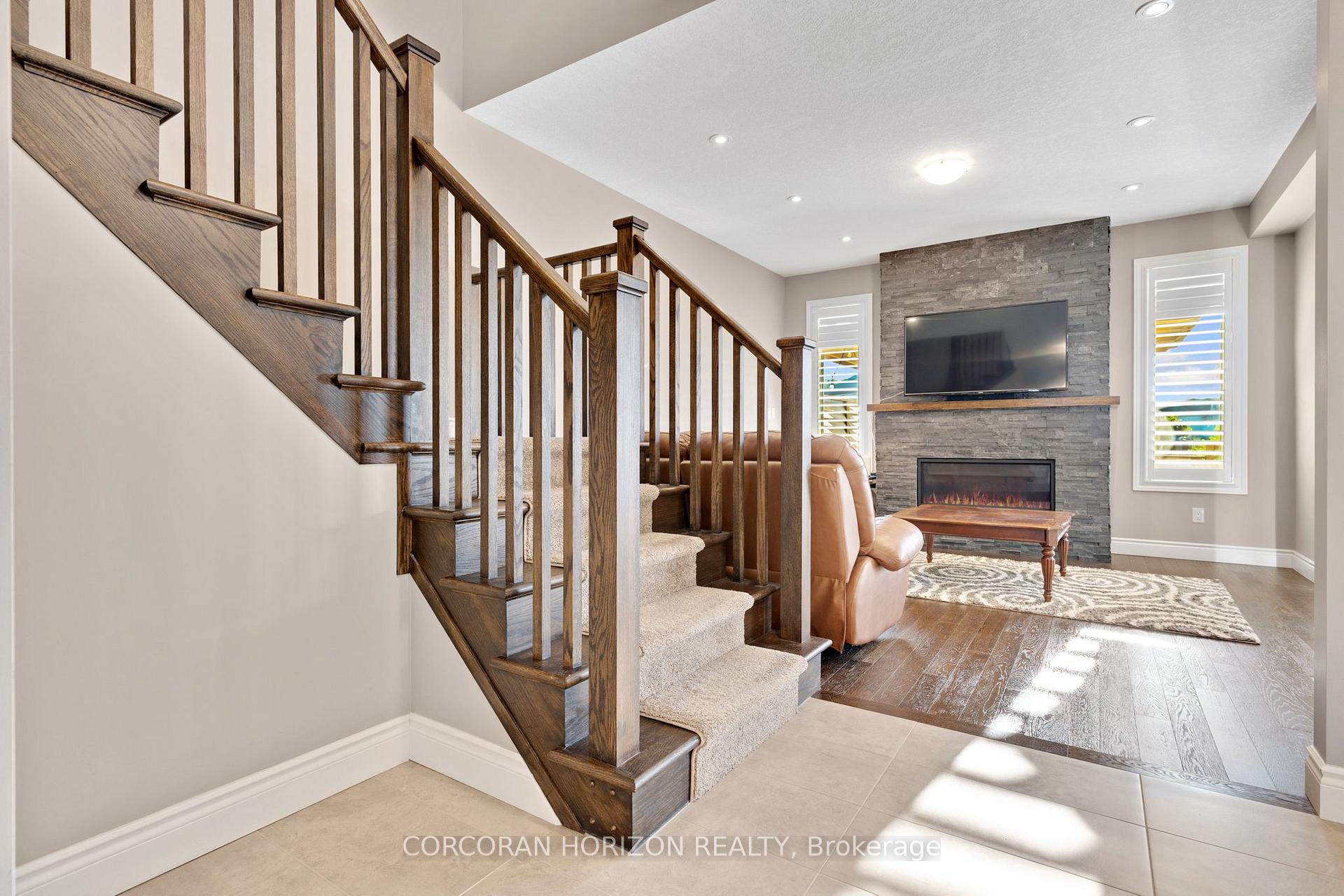 Photo 10 of 213 Ladyslipper Drive, Waterloo, Columbia Forest/Clair Hills — HOMEH