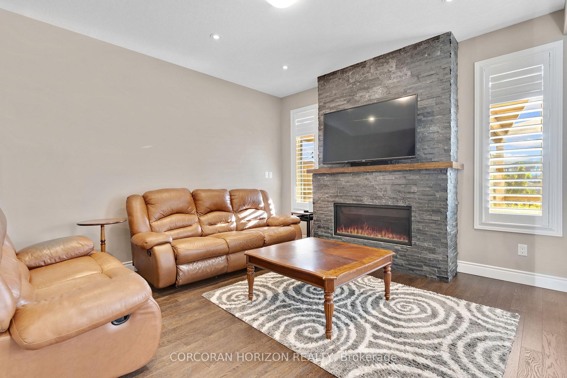 Photo 11 of 213 Ladyslipper Drive, Waterloo, Columbia Forest/Clair Hills — HOMEH