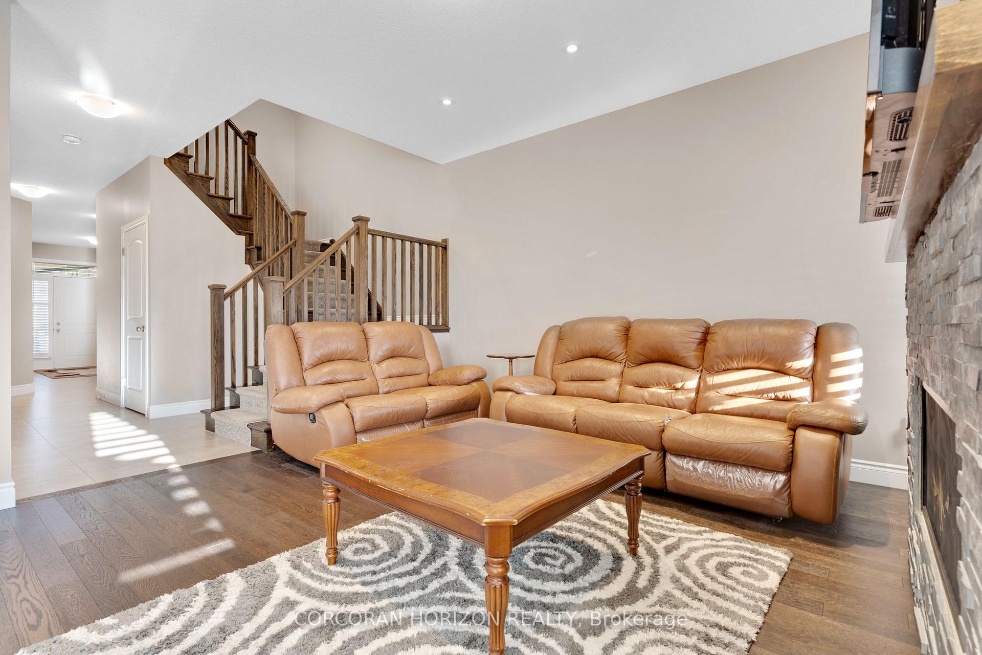 Photo 13 of 213 Ladyslipper Drive, Waterloo, Columbia Forest/Clair Hills — HOMEH