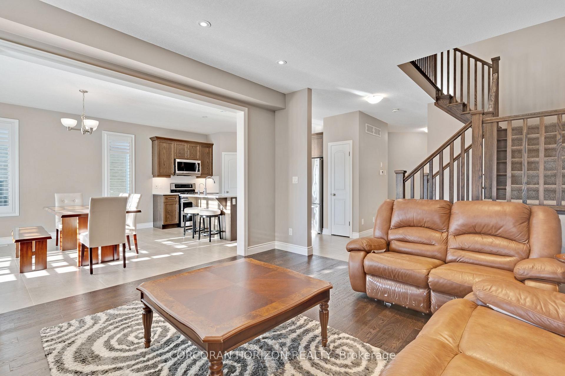 Photo 14 of 213 Ladyslipper Drive, Waterloo, Columbia Forest/Clair Hills — HOMEH