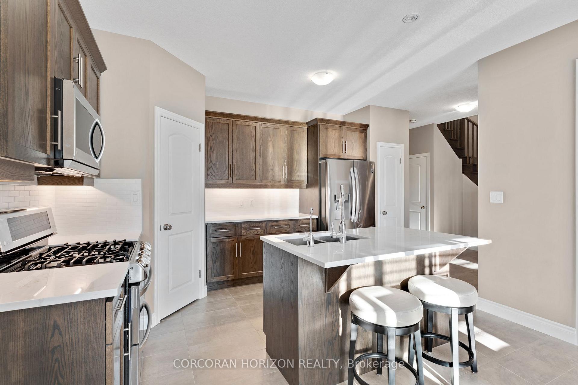 Photo 18 of 213 Ladyslipper Drive, Waterloo, Columbia Forest/Clair Hills — HOMEH