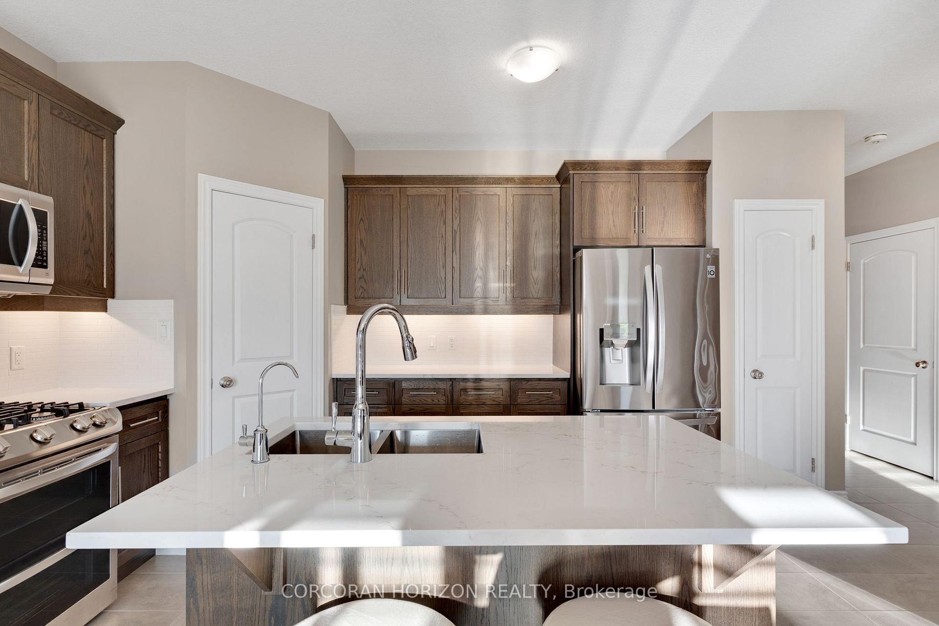 Photo 19 of 213 Ladyslipper Drive, Waterloo, Columbia Forest/Clair Hills — HOMEH