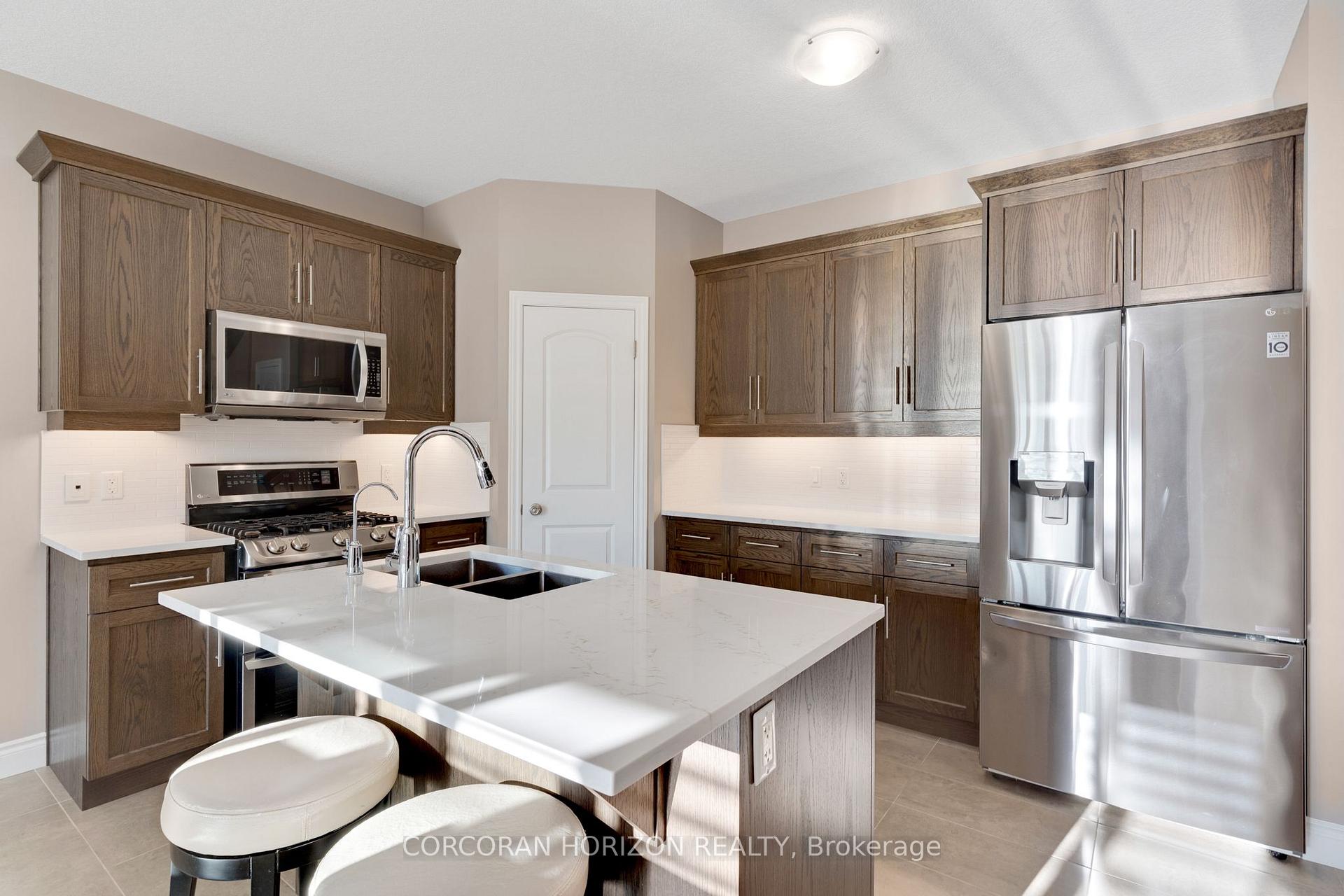 Photo 20 of 213 Ladyslipper Drive, Waterloo, Columbia Forest/Clair Hills — HOMEH