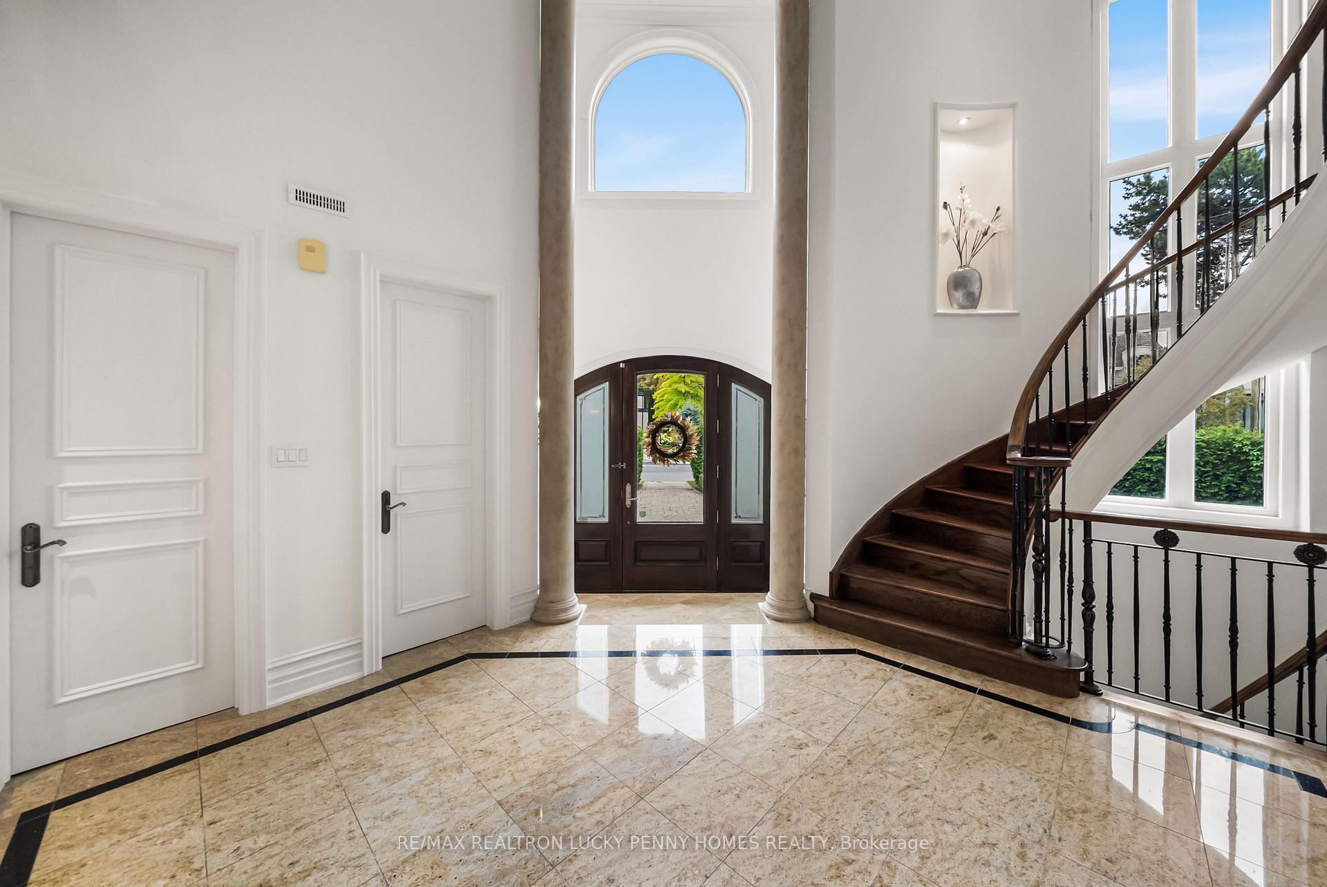 Photo 5 of 18 Donna Mae Crescent, Vaughan, Crestwood-Springfarm-Yorkhill — HOMEH
