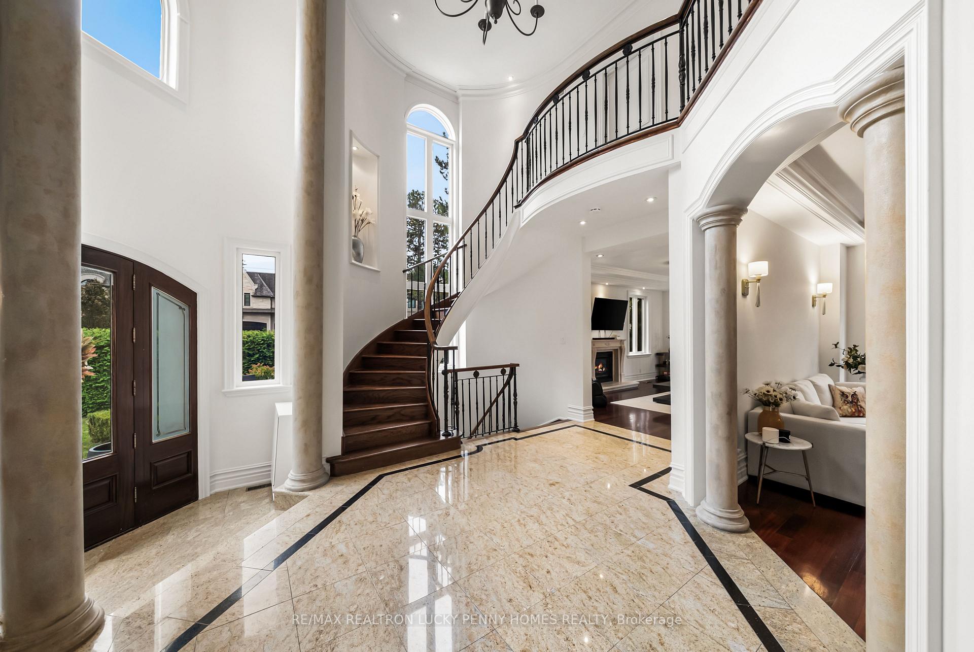 Photo 7 of 18 Donna Mae Crescent, Vaughan, Crestwood-Springfarm-Yorkhill — HOMEH