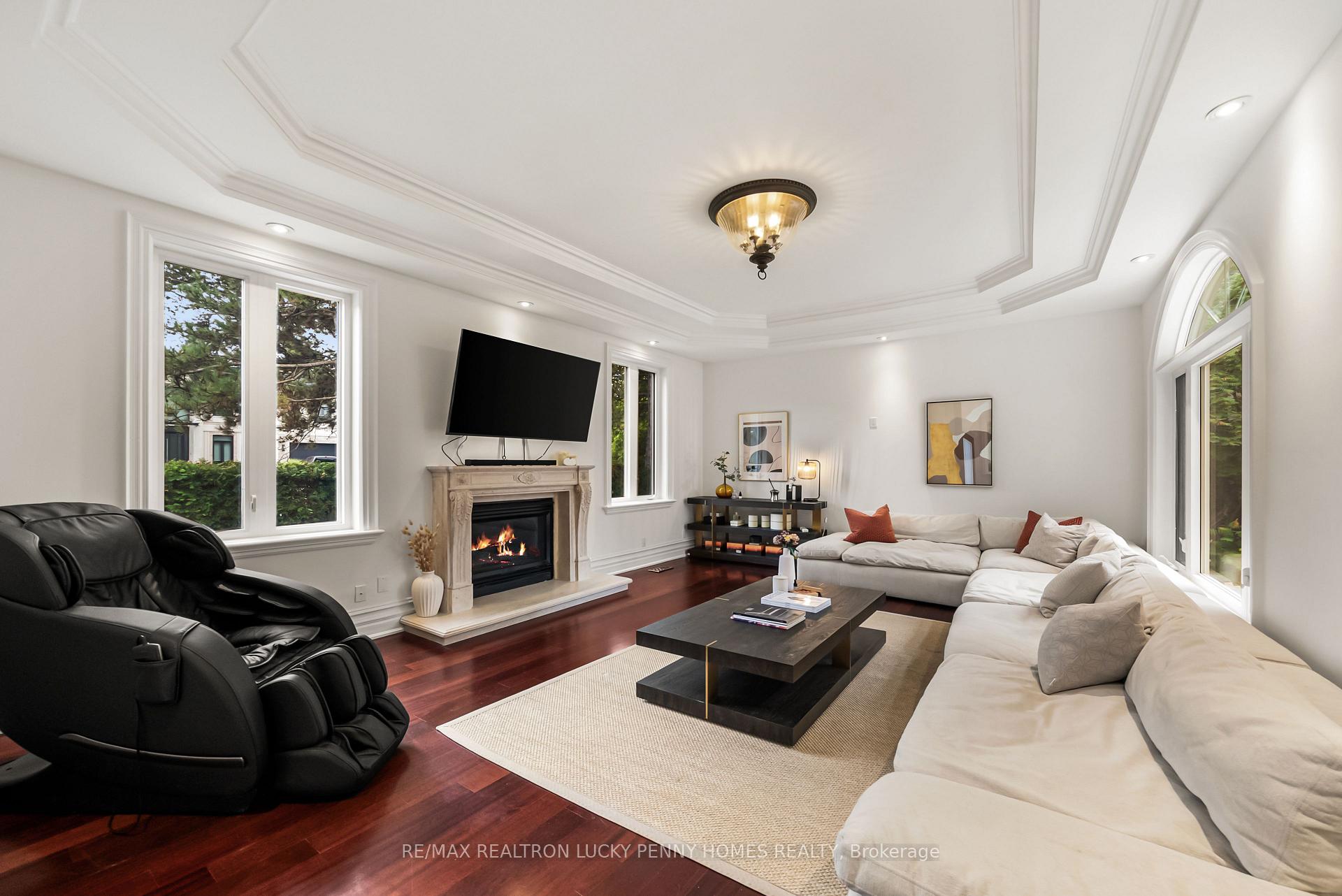 Photo 8 of 18 Donna Mae Crescent, Vaughan, Crestwood-Springfarm-Yorkhill — HOMEH