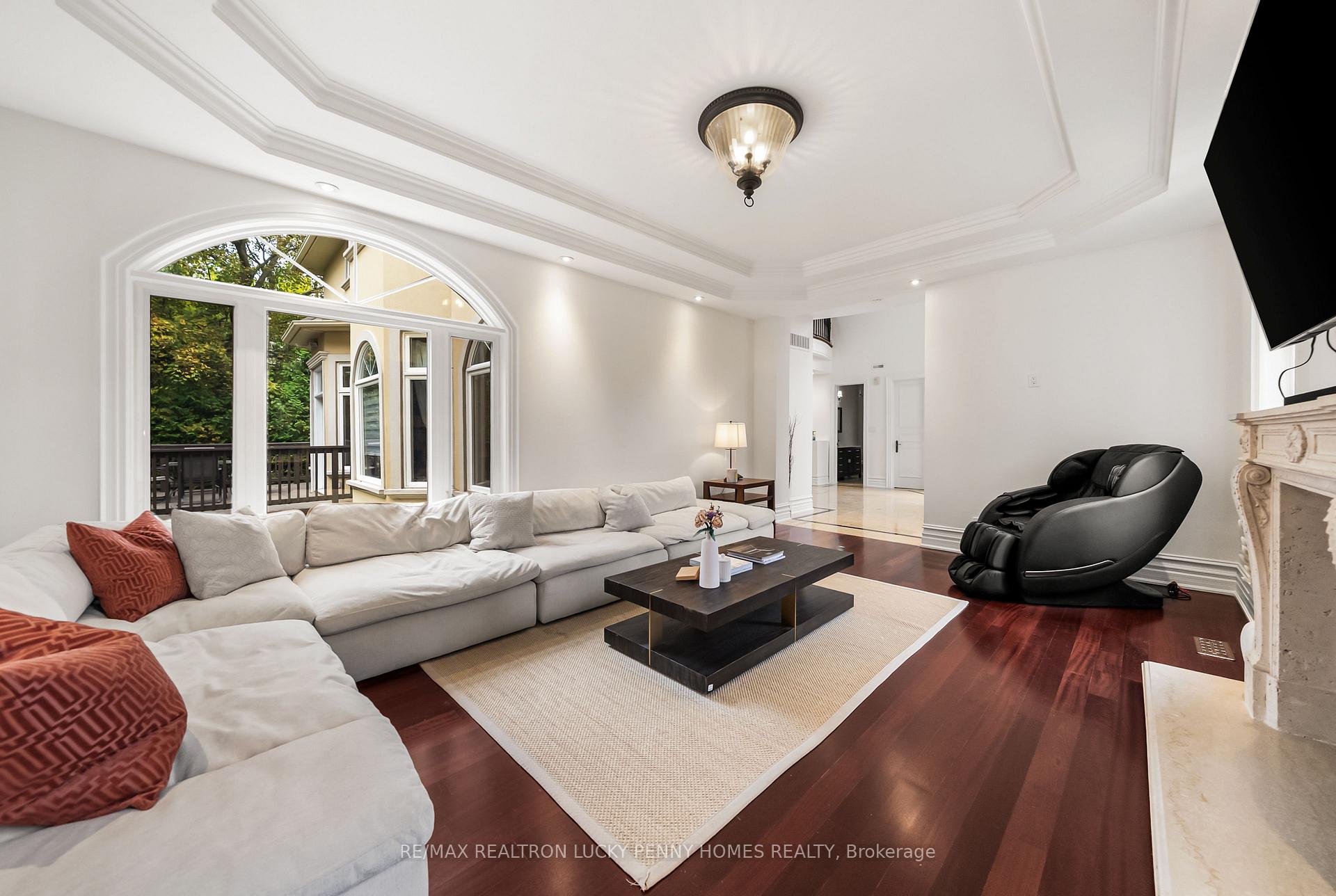 Photo 9 of 18 Donna Mae Crescent, Vaughan, Crestwood-Springfarm-Yorkhill — HOMEH