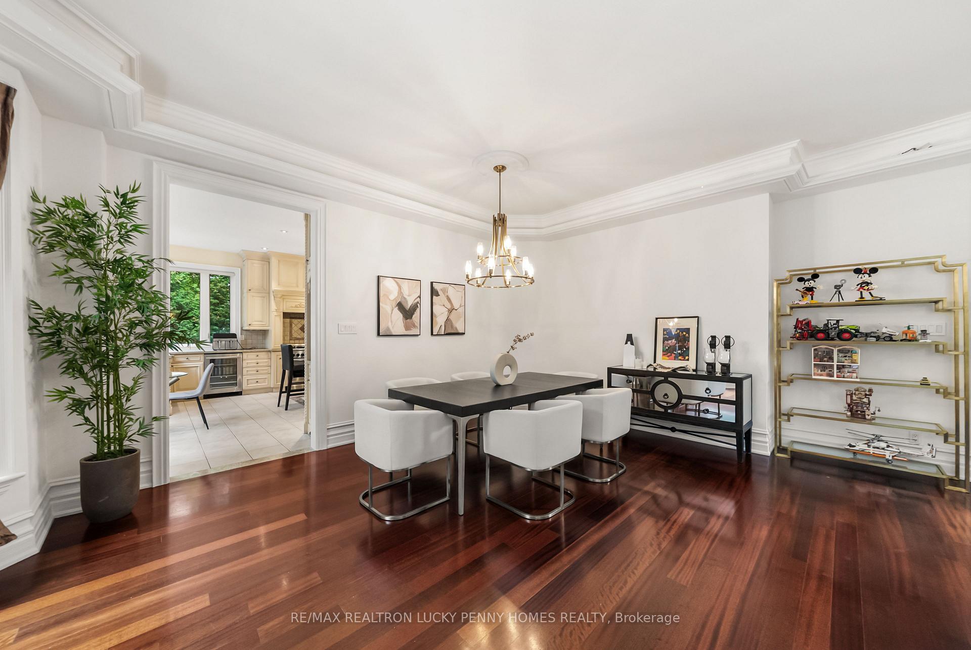 Photo 11 of 18 Donna Mae Crescent, Vaughan, Crestwood-Springfarm-Yorkhill — HOMEH