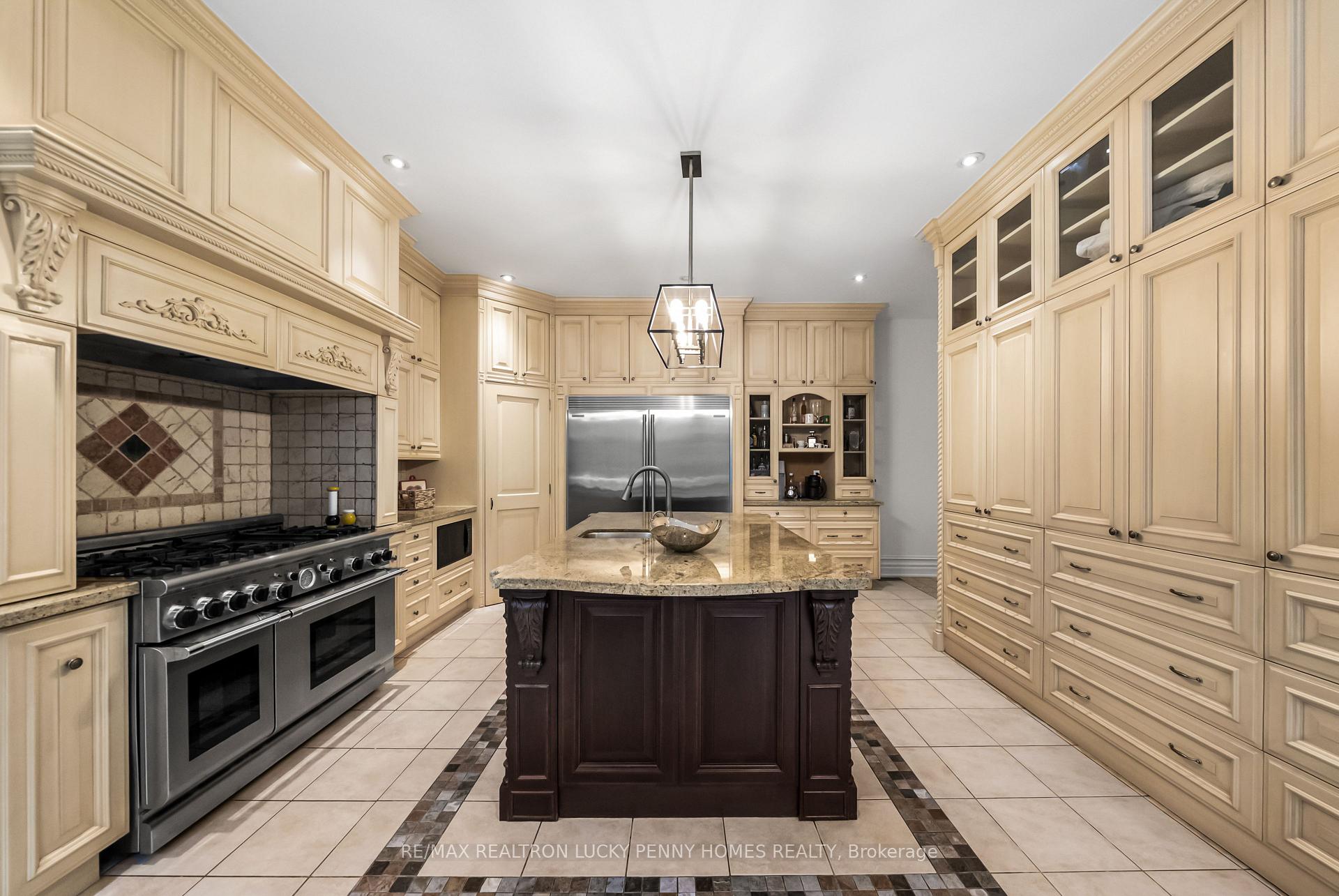 Photo 14 of 18 Donna Mae Crescent, Vaughan, Crestwood-Springfarm-Yorkhill — HOMEH