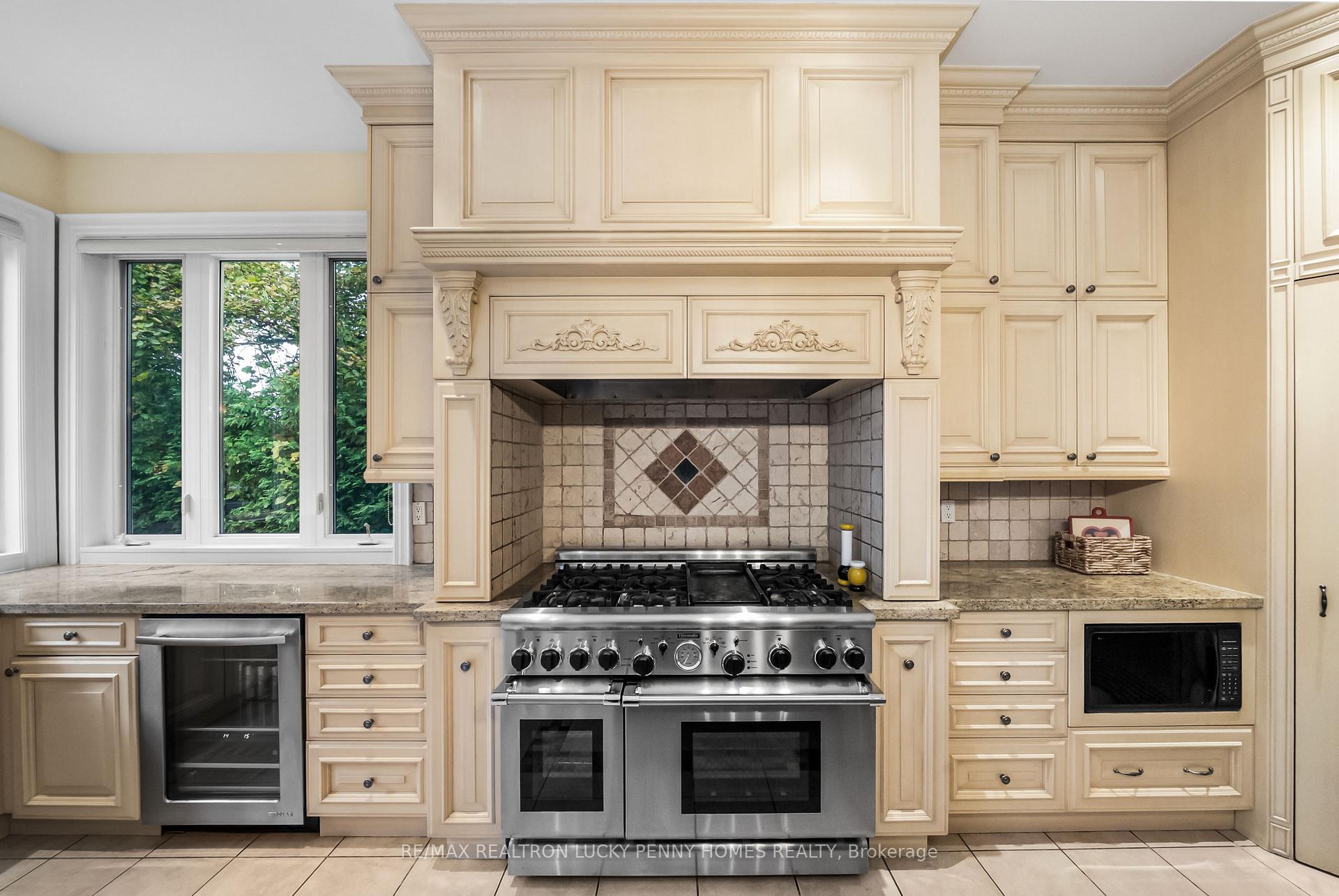 Photo 15 of 18 Donna Mae Crescent, Vaughan, Crestwood-Springfarm-Yorkhill — HOMEH