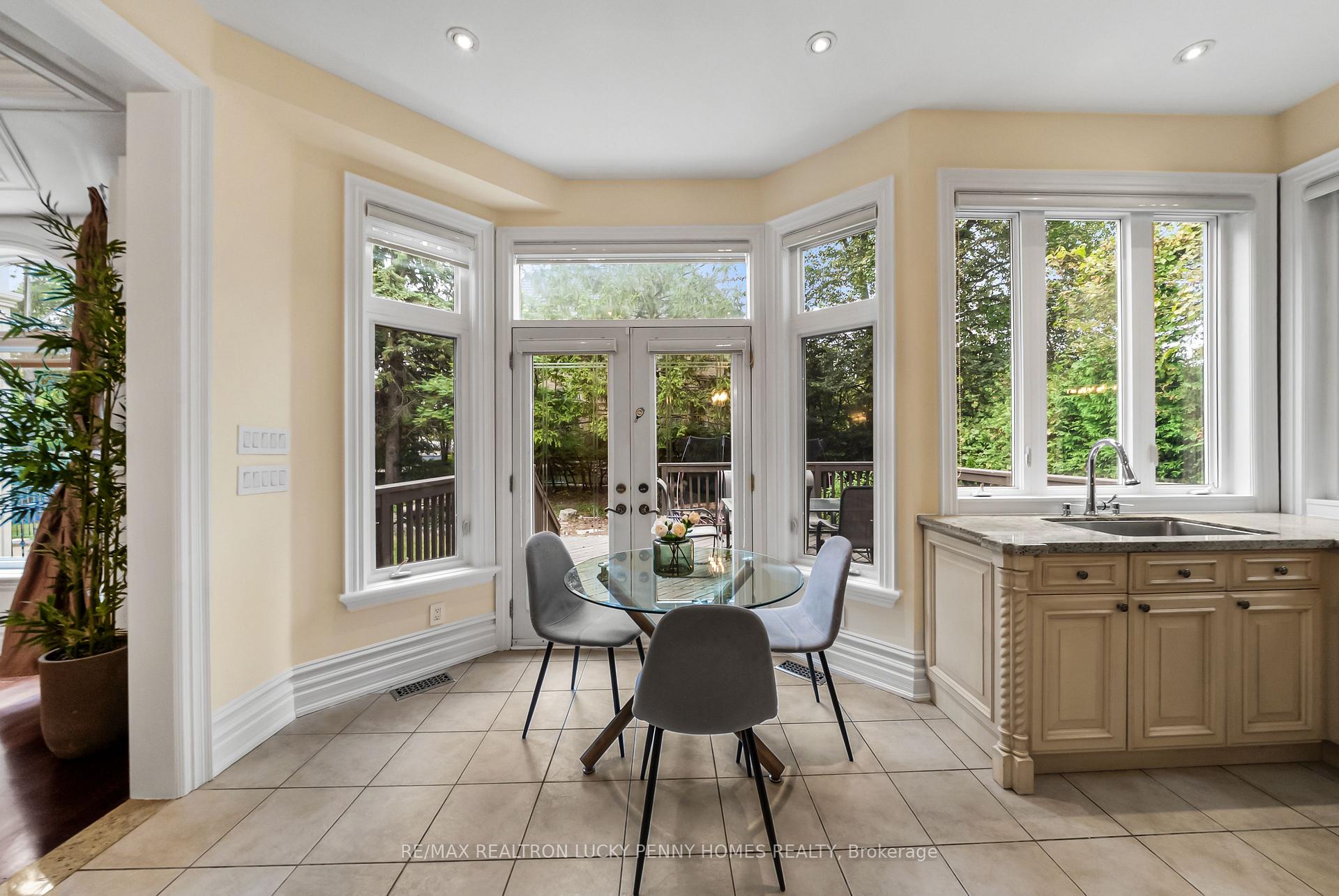 Photo 16 of 18 Donna Mae Crescent, Vaughan, Crestwood-Springfarm-Yorkhill — HOMEH