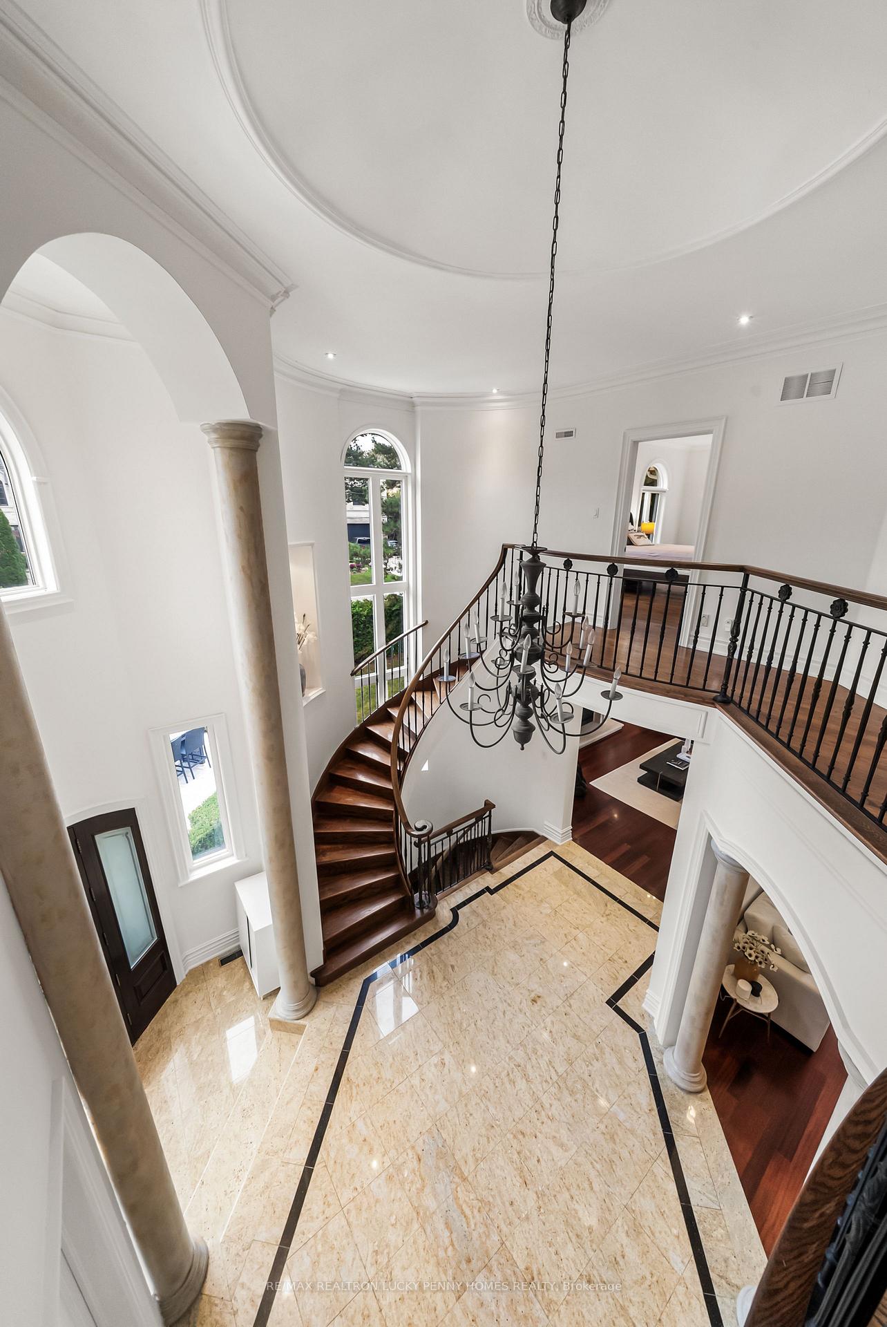 Photo 20 of 18 Donna Mae Crescent, Vaughan, Crestwood-Springfarm-Yorkhill — HOMEH