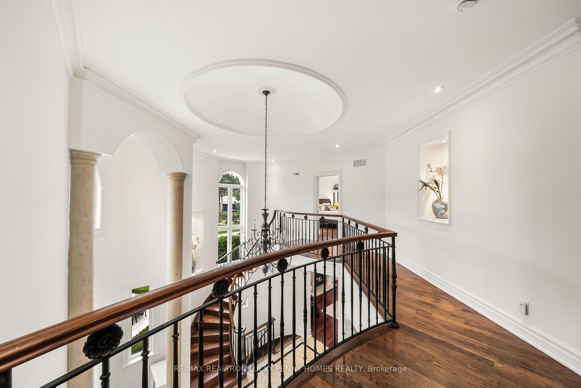 Photo 21 of 18 Donna Mae Crescent, Vaughan, Crestwood-Springfarm-Yorkhill — HOMEH