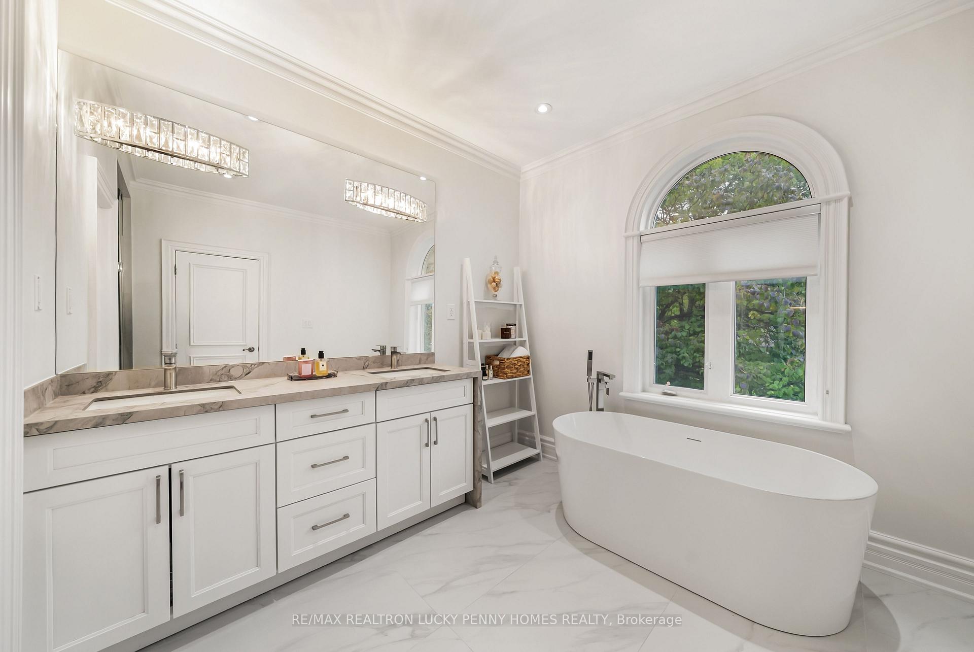 Photo 23 of 18 Donna Mae Crescent, Vaughan, Crestwood-Springfarm-Yorkhill — HOMEH