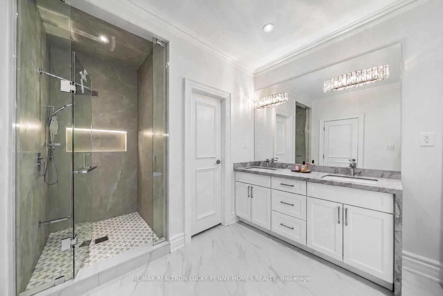 Photo 24 of 18 Donna Mae Crescent, Vaughan, Crestwood-Springfarm-Yorkhill — HOMEH