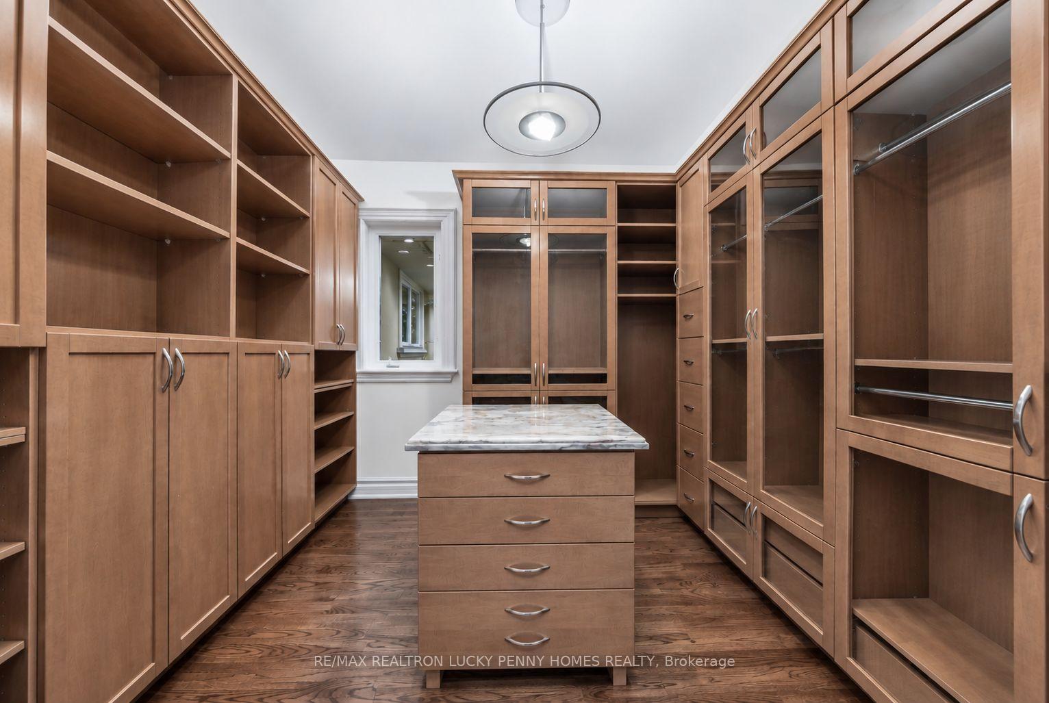 Photo 25 of 18 Donna Mae Crescent, Vaughan, Crestwood-Springfarm-Yorkhill — HOMEH