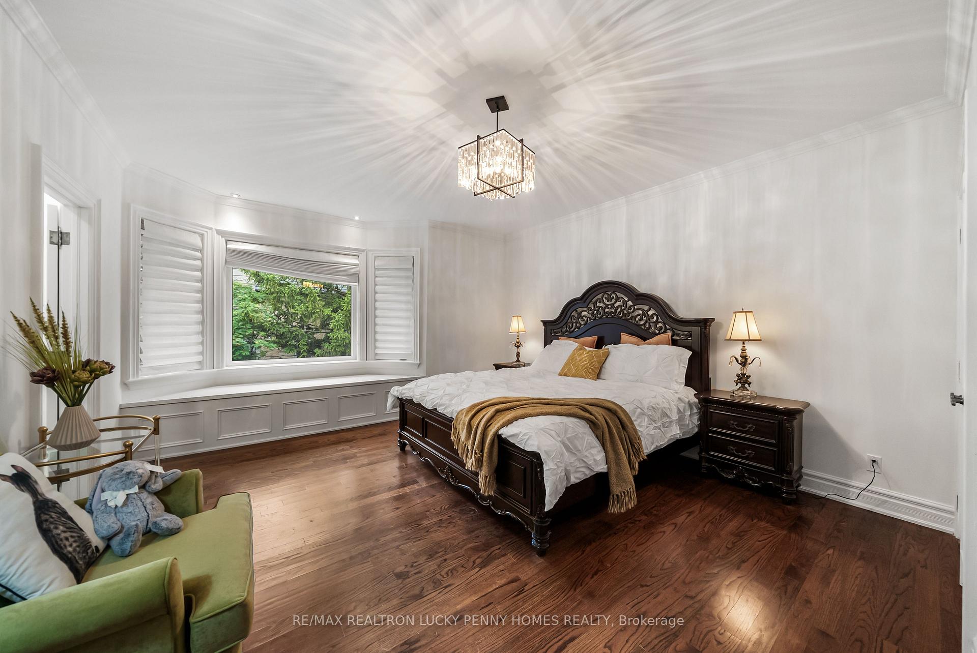 Photo 26 of 18 Donna Mae Crescent, Vaughan, Crestwood-Springfarm-Yorkhill — HOMEH