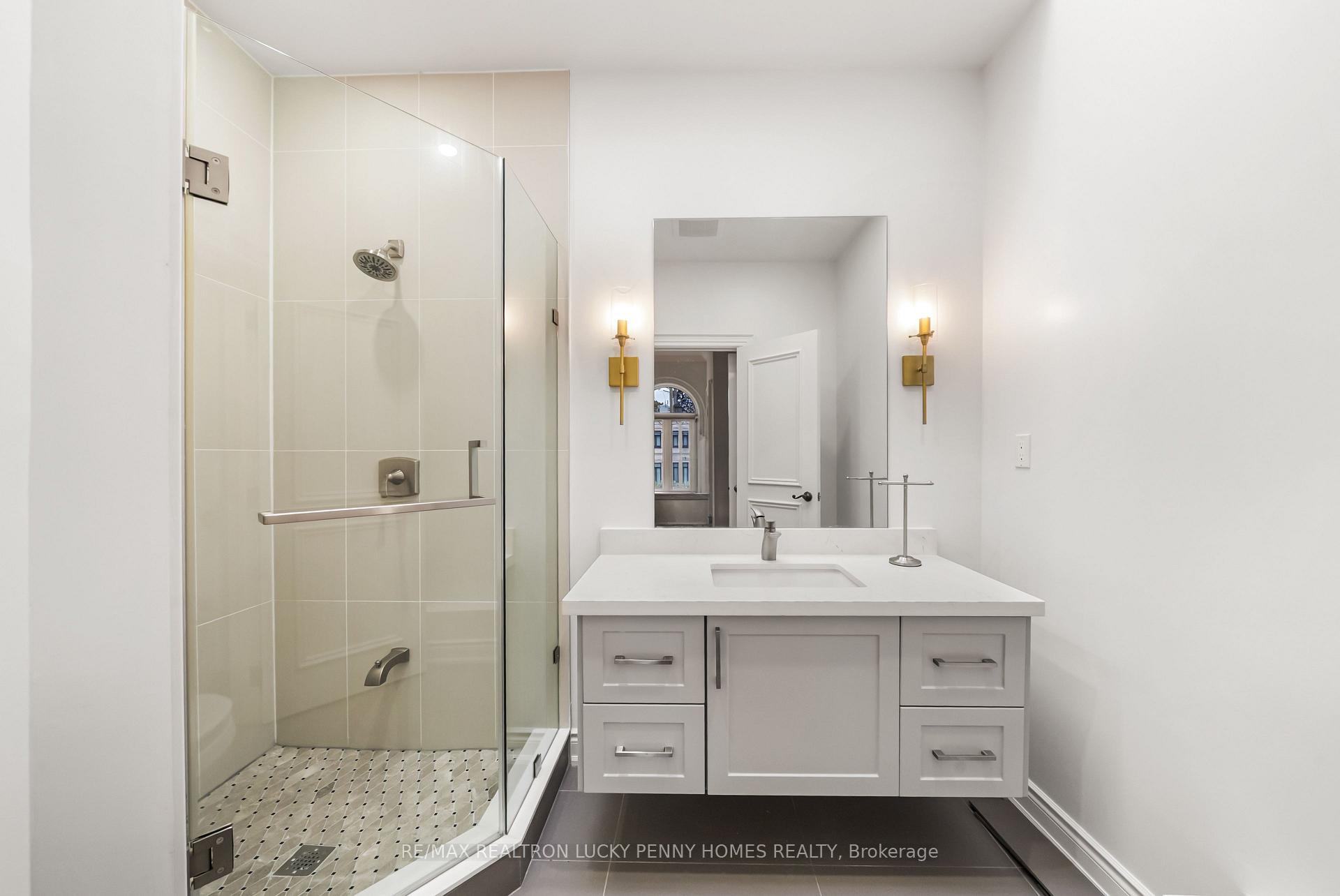 Photo 30 of 18 Donna Mae Crescent, Vaughan, Crestwood-Springfarm-Yorkhill — HOMEH