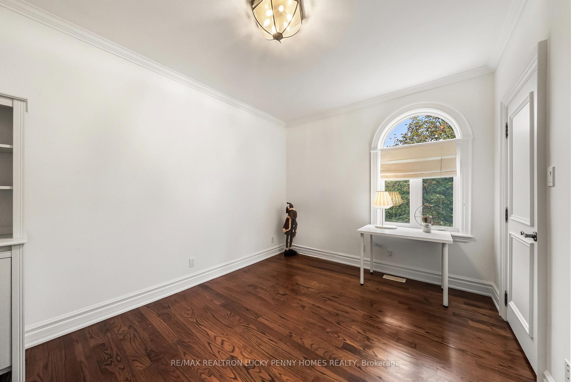 Photo 31 of 18 Donna Mae Crescent, Vaughan, Crestwood-Springfarm-Yorkhill — HOMEH