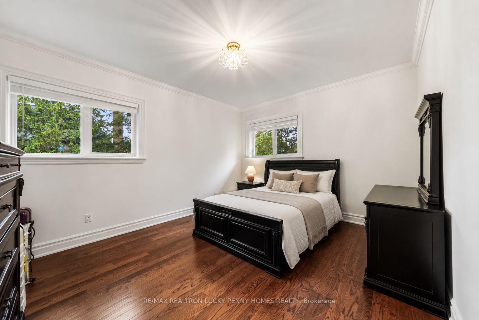 Photo 32 of 18 Donna Mae Crescent, Vaughan, Crestwood-Springfarm-Yorkhill — HOMEH