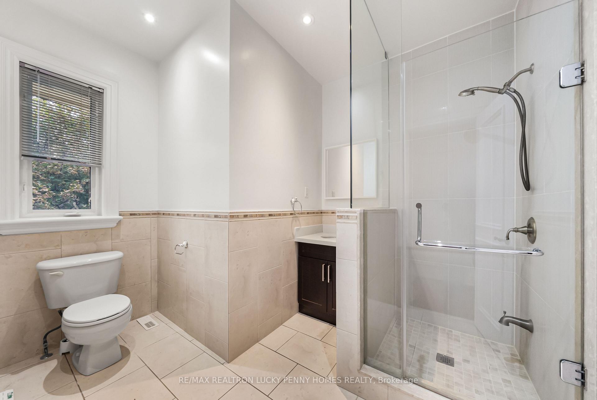 Photo 33 of 18 Donna Mae Crescent, Vaughan, Crestwood-Springfarm-Yorkhill — HOMEH