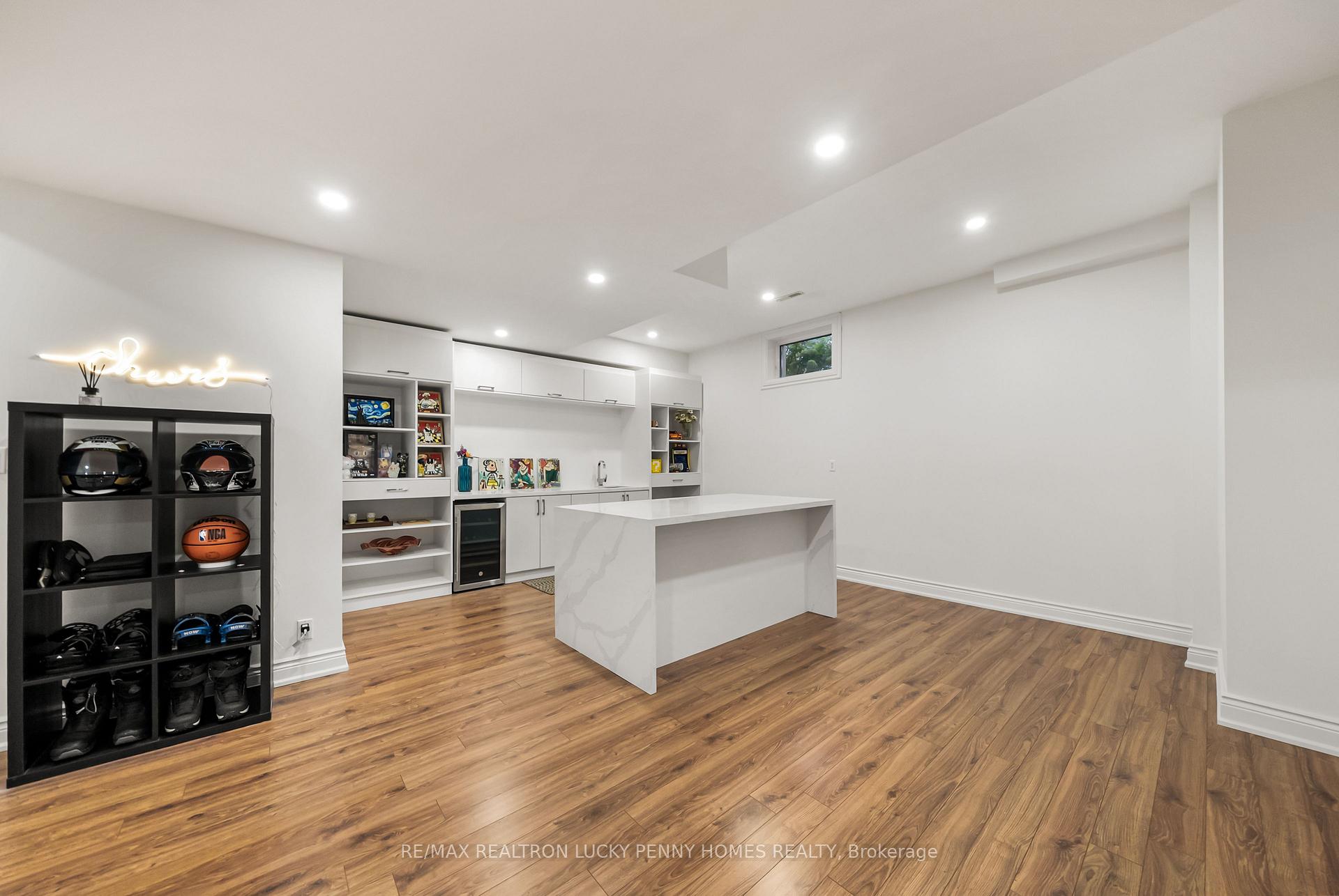 Photo 35 of 18 Donna Mae Crescent, Vaughan, Crestwood-Springfarm-Yorkhill — HOMEH