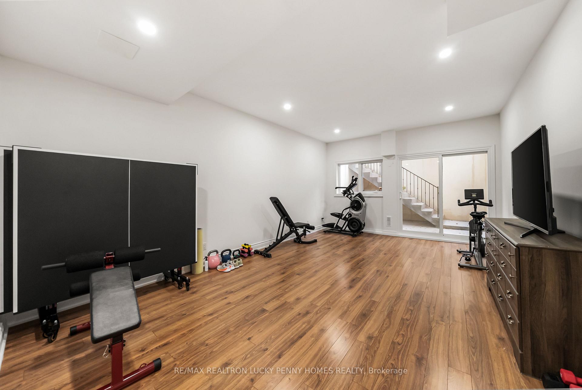 Photo 37 of 18 Donna Mae Crescent, Vaughan, Crestwood-Springfarm-Yorkhill — HOMEH