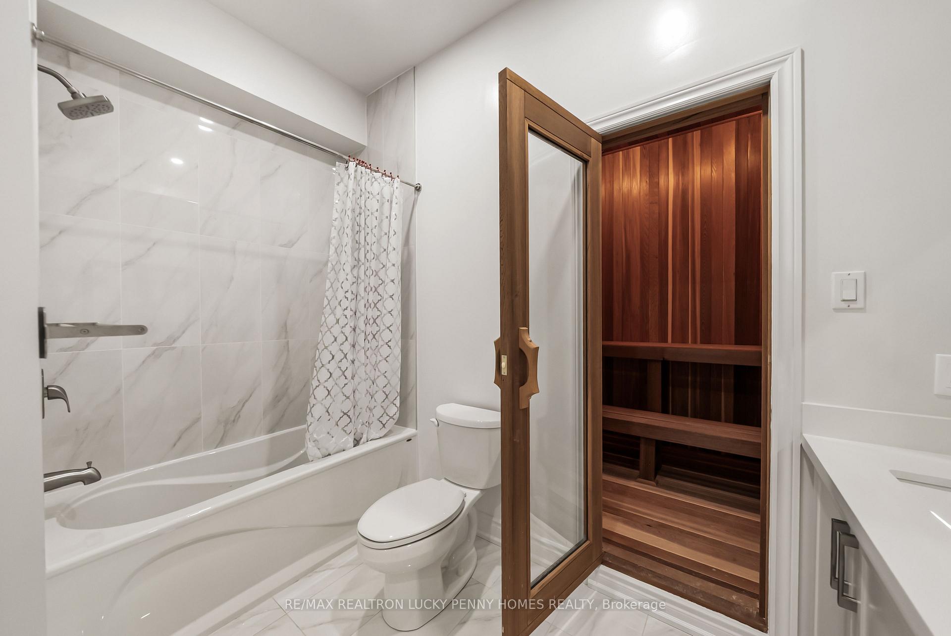 Photo 39 of 18 Donna Mae Crescent, Vaughan, Crestwood-Springfarm-Yorkhill — HOMEH