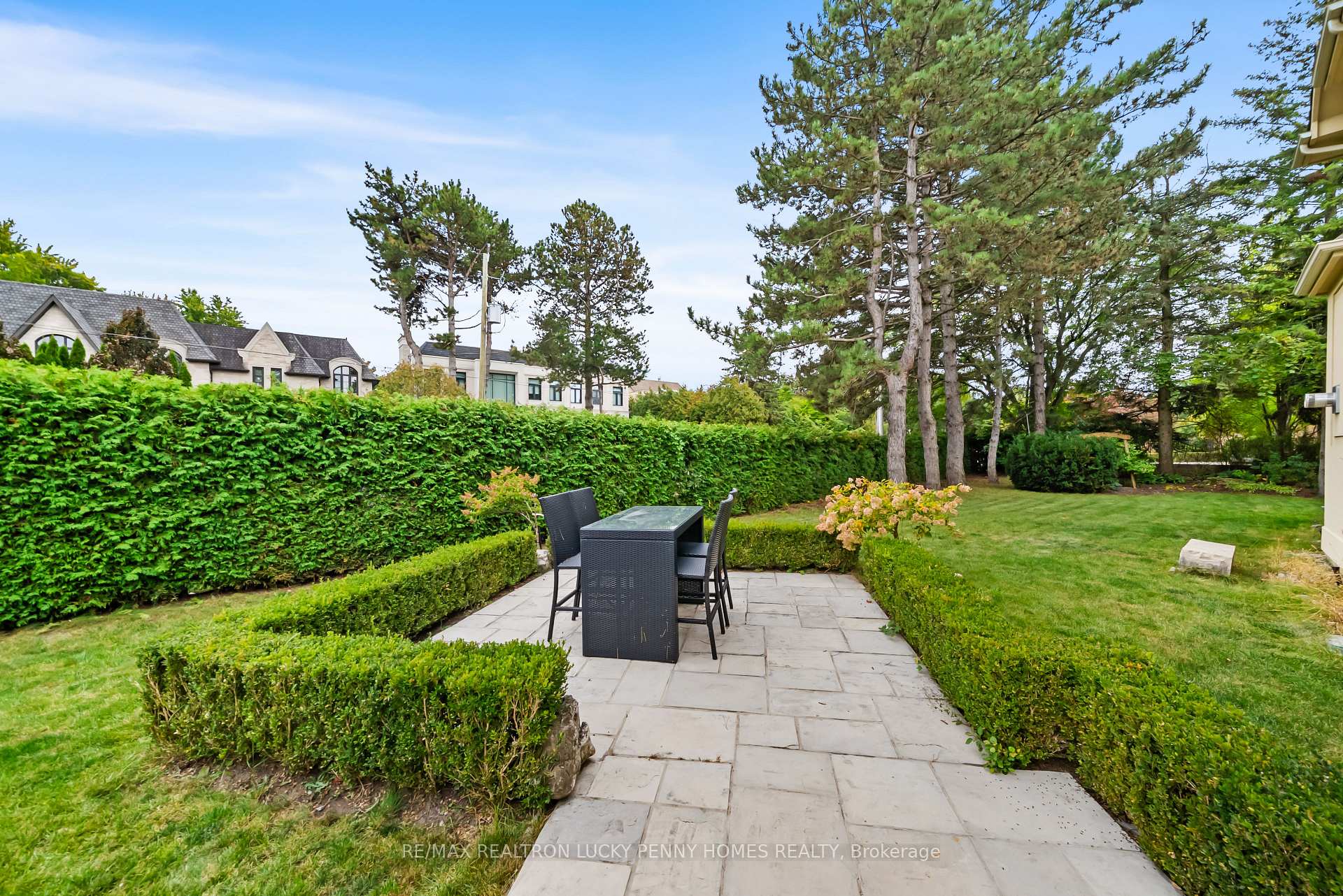 Photo 43 of 18 Donna Mae Crescent, Vaughan, Crestwood-Springfarm-Yorkhill — HOMEH