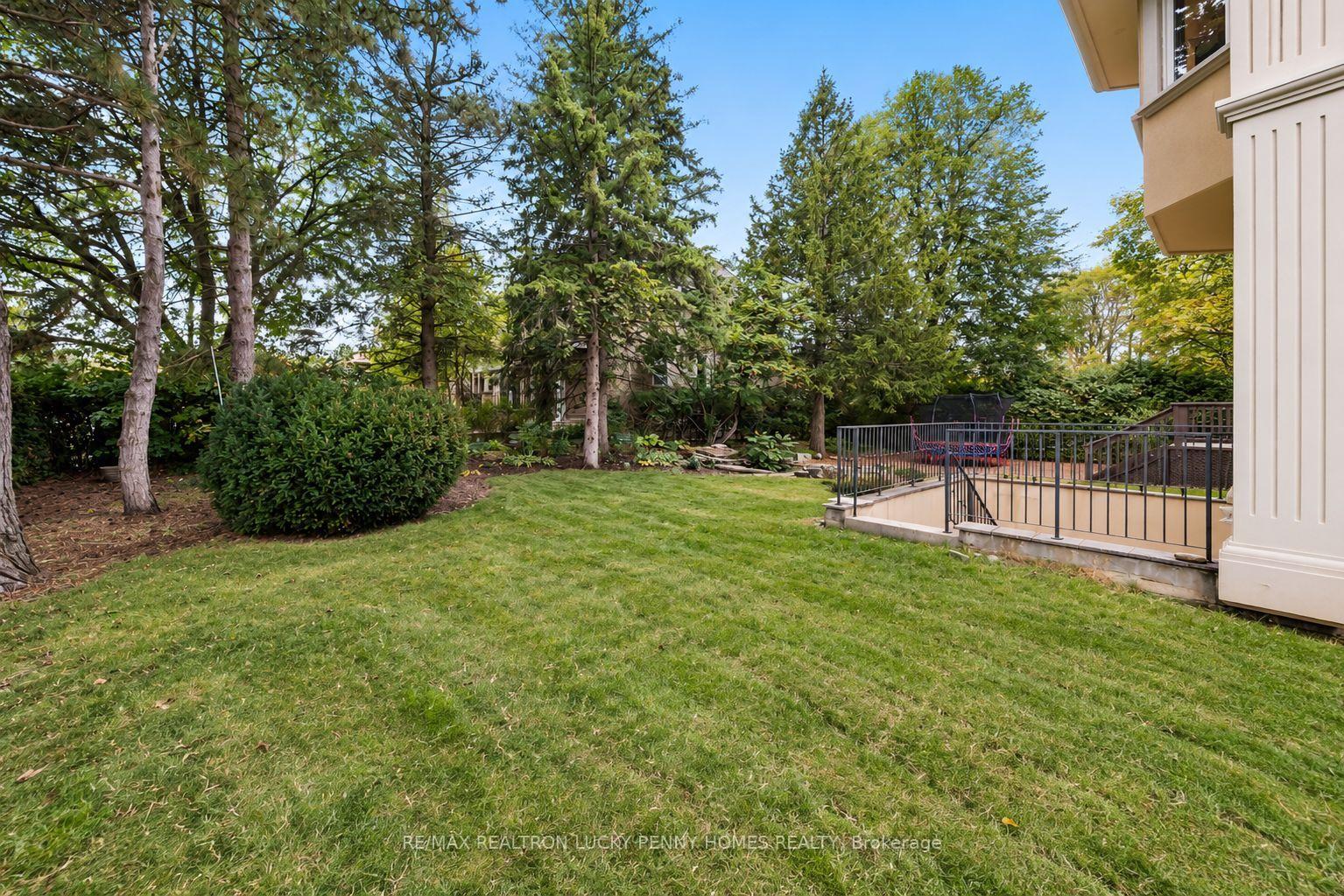 Photo 44 of 18 Donna Mae Crescent, Vaughan, Crestwood-Springfarm-Yorkhill — HOMEH