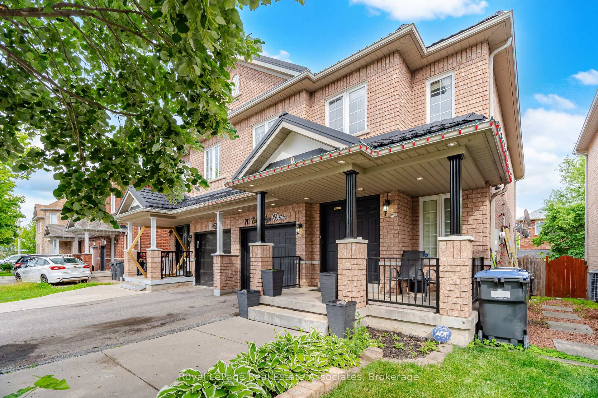 Photo 2 of 70 Echoridge Drive, Brampton, Fletcher's Meadow — HOMEH