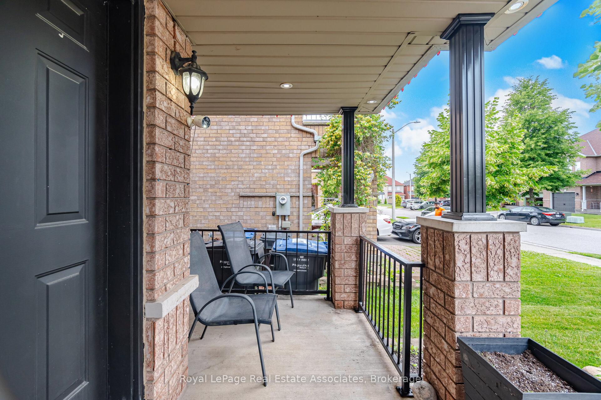 Photo 3 of 70 Echoridge Drive, Brampton, Fletcher's Meadow — HOMEH