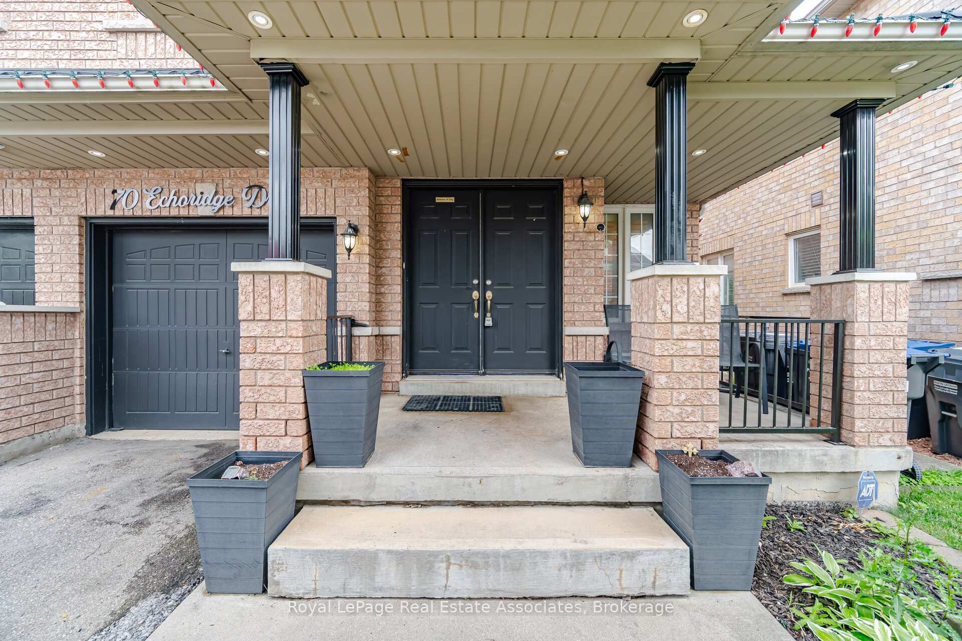 Photo 4 of 70 Echoridge Drive, Brampton, Fletcher's Meadow — HOMEH