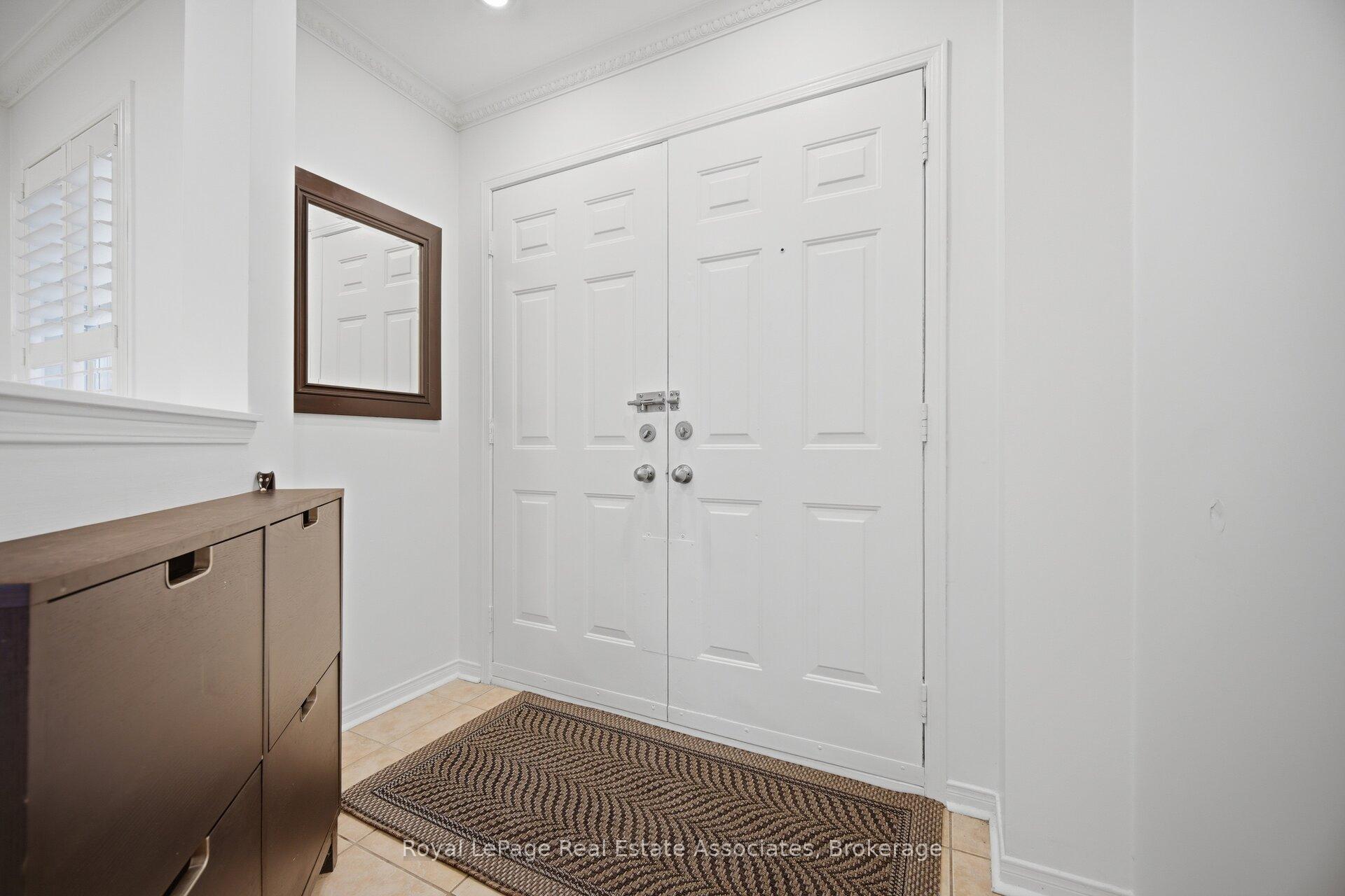Photo 5 of 70 Echoridge Drive, Brampton, Fletcher's Meadow — HOMEH