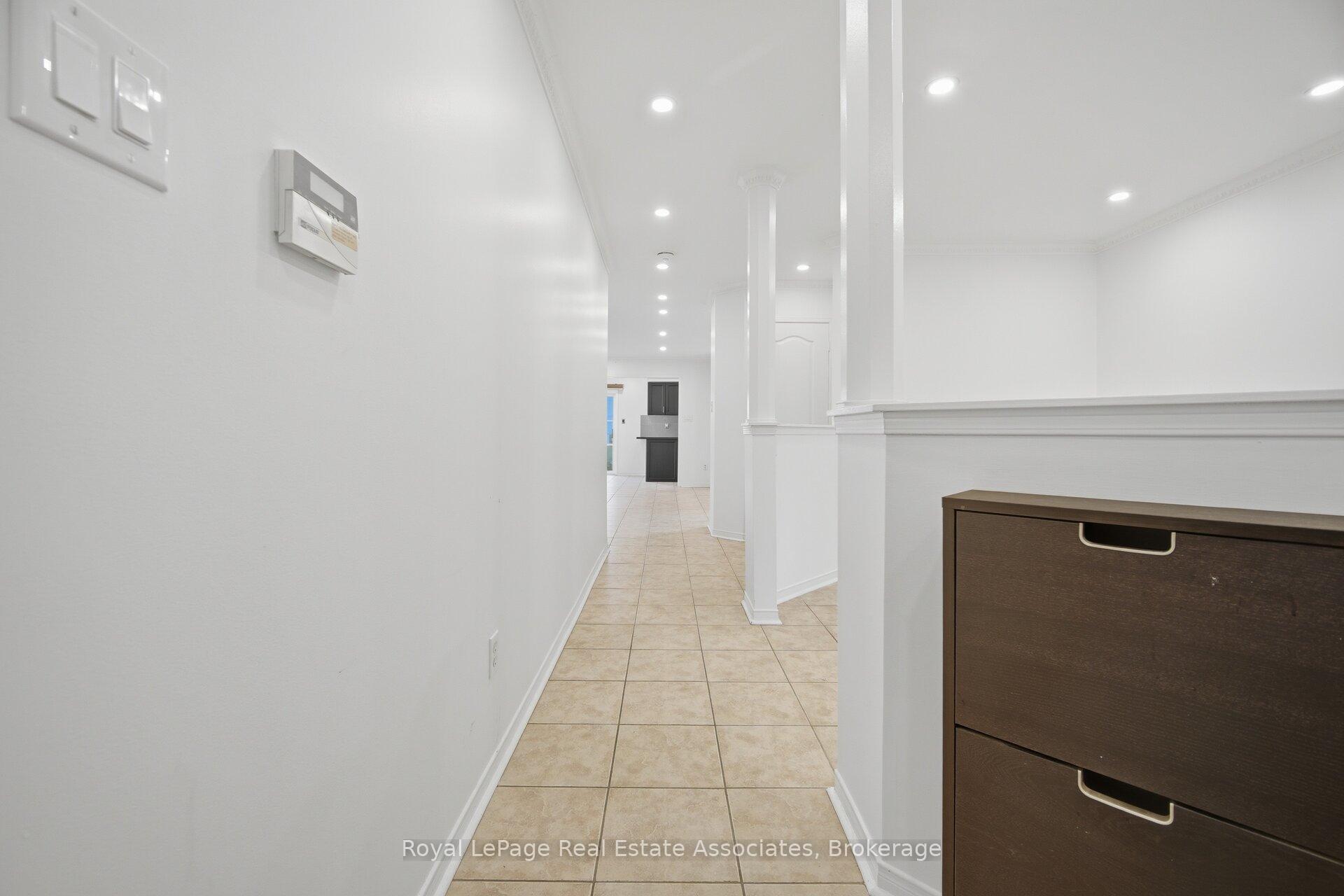 Photo 6 of 70 Echoridge Drive, Brampton, Fletcher's Meadow — HOMEH
