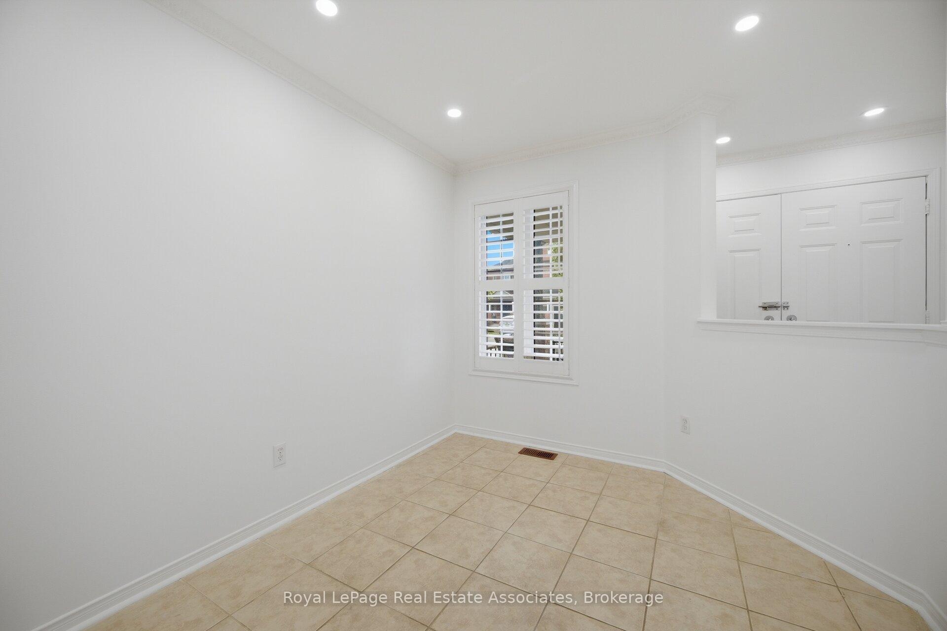 Photo 8 of 70 Echoridge Drive, Brampton, Fletcher's Meadow — HOMEH
