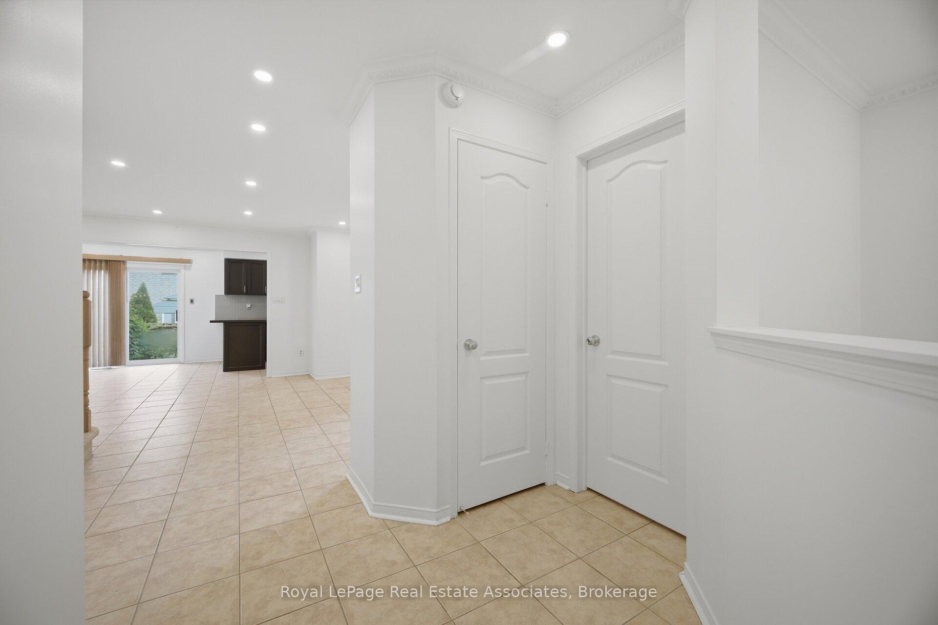 Photo 10 of 70 Echoridge Drive, Brampton, Fletcher's Meadow — HOMEH