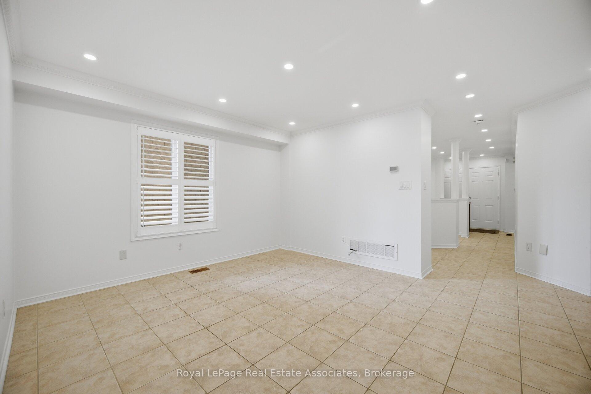 Photo 11 of 70 Echoridge Drive, Brampton, Fletcher's Meadow — HOMEH