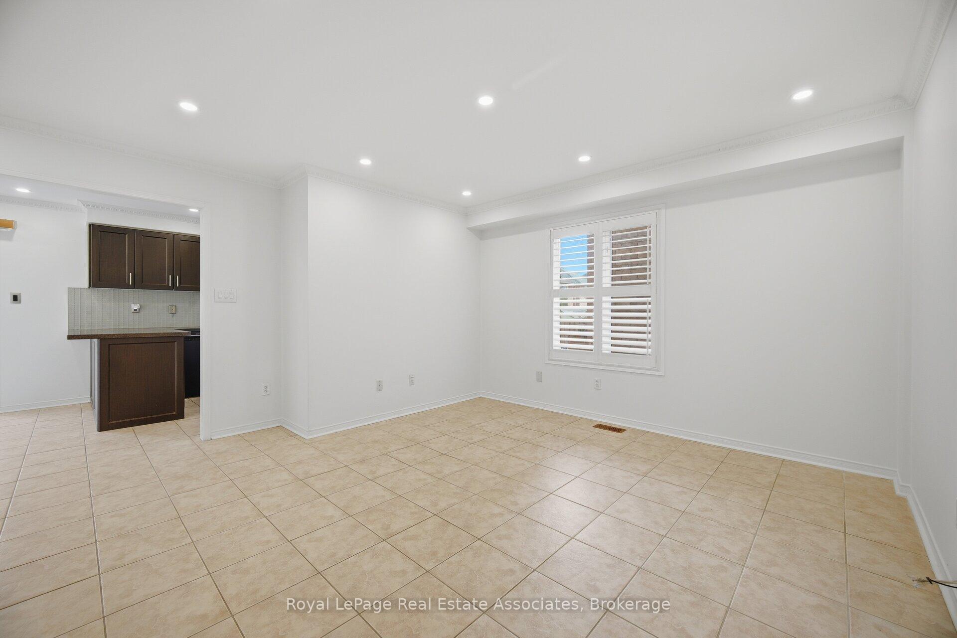 Photo 12 of 70 Echoridge Drive, Brampton, Fletcher's Meadow — HOMEH