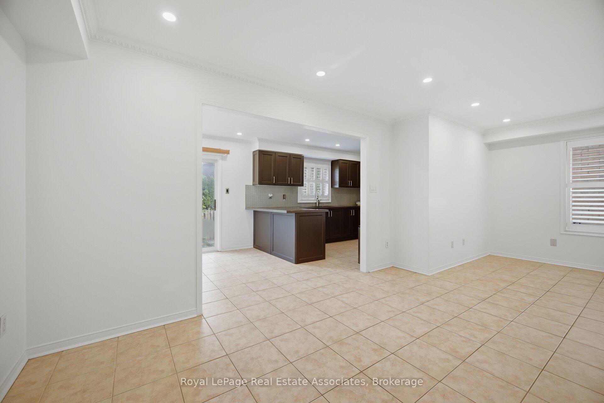 Photo 15 of 70 Echoridge Drive, Brampton, Fletcher's Meadow — HOMEH
