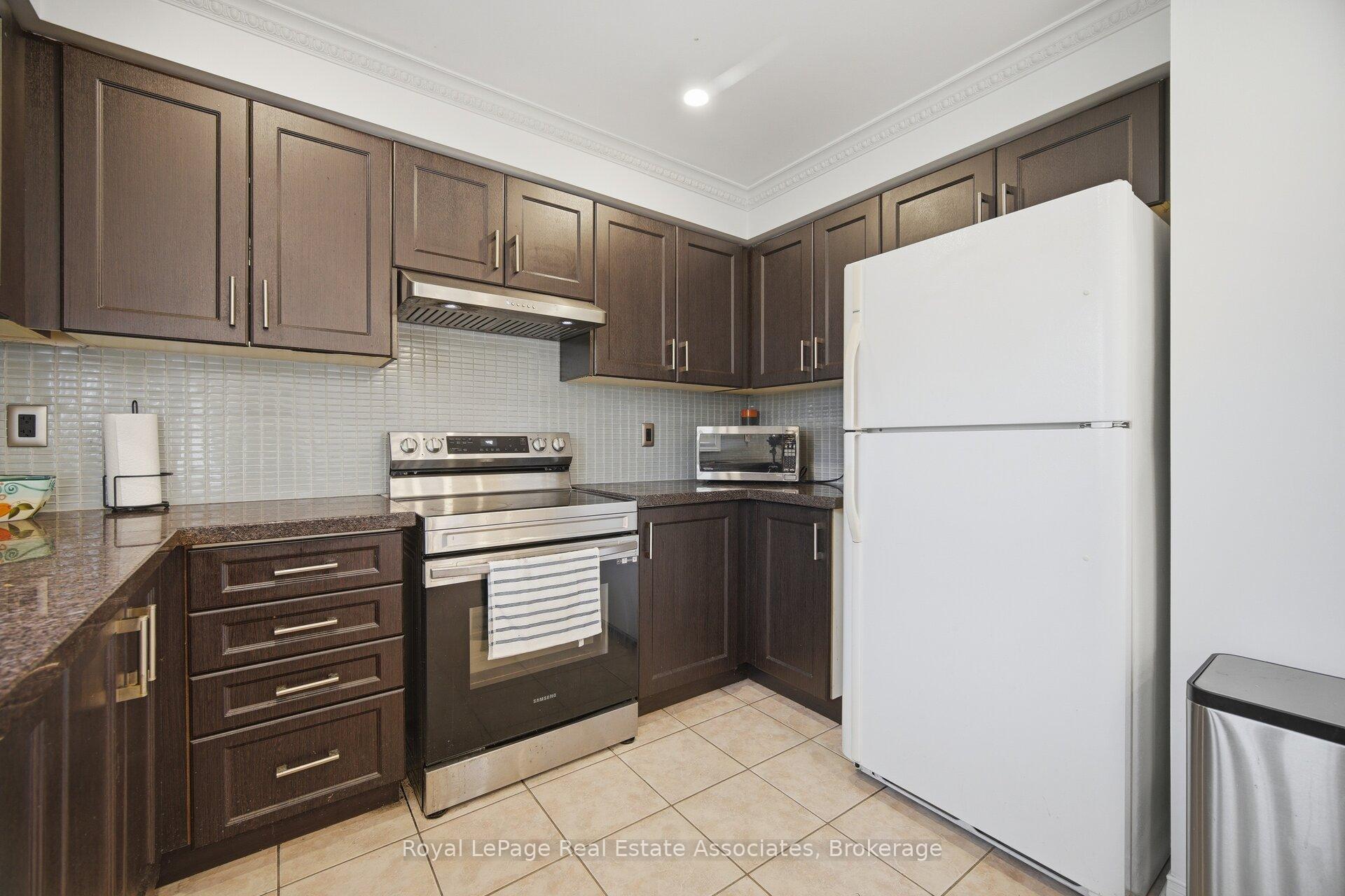 Photo 18 of 70 Echoridge Drive, Brampton, Fletcher's Meadow — HOMEH