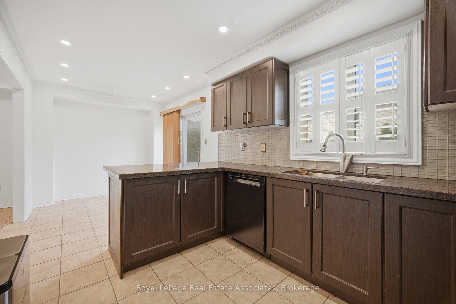 Photo 20 of 70 Echoridge Drive, Brampton, Fletcher's Meadow — HOMEH