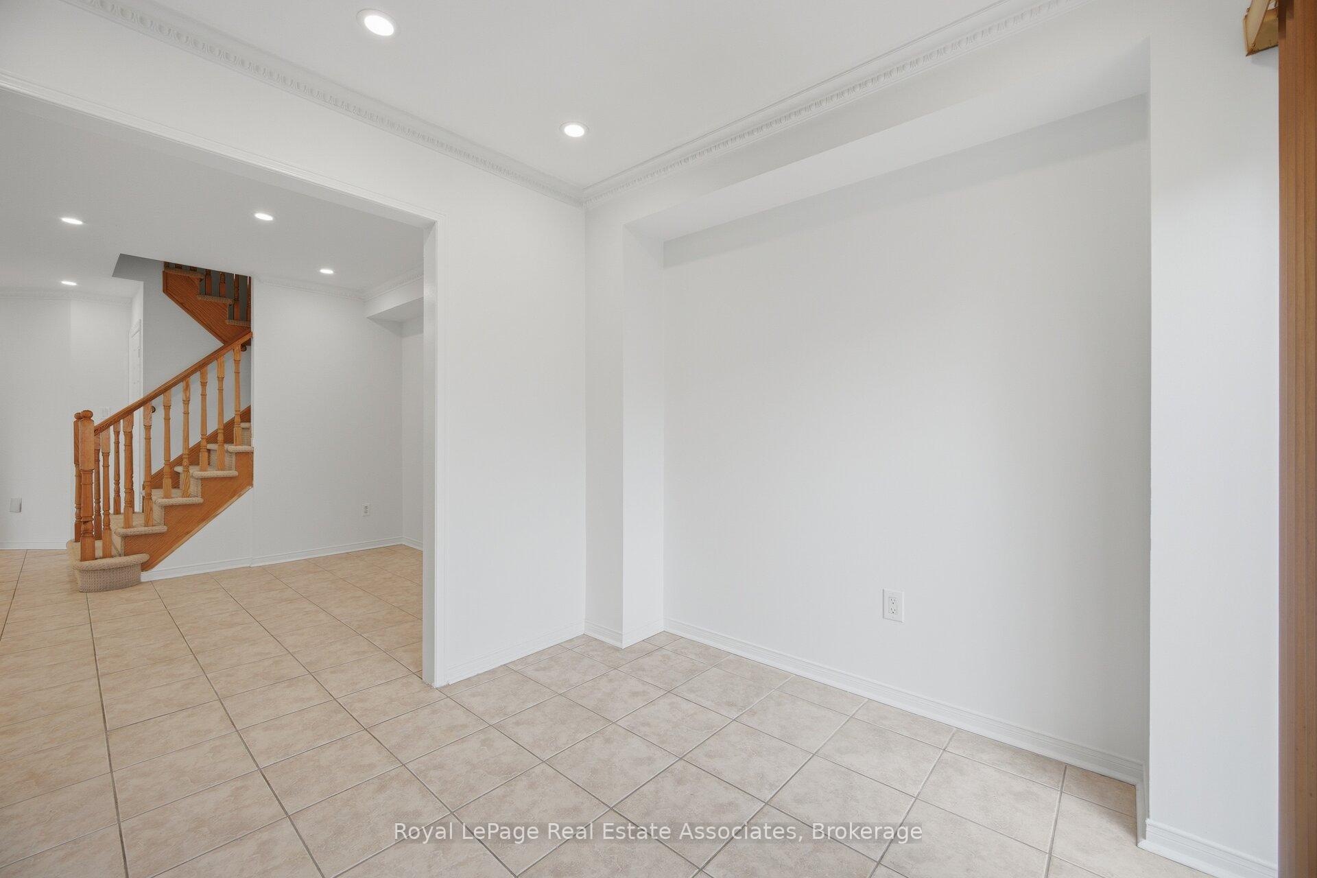 Photo 22 of 70 Echoridge Drive, Brampton, Fletcher's Meadow — HOMEH