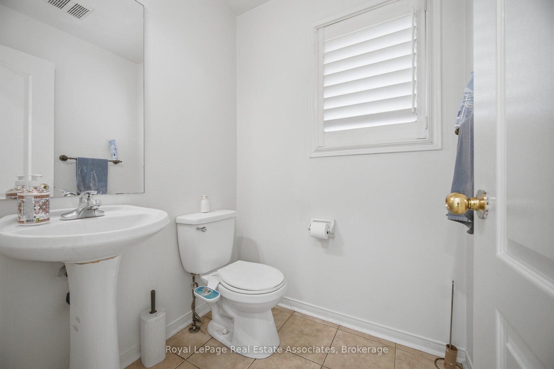 Photo 23 of 70 Echoridge Drive, Brampton, Fletcher's Meadow — HOMEH