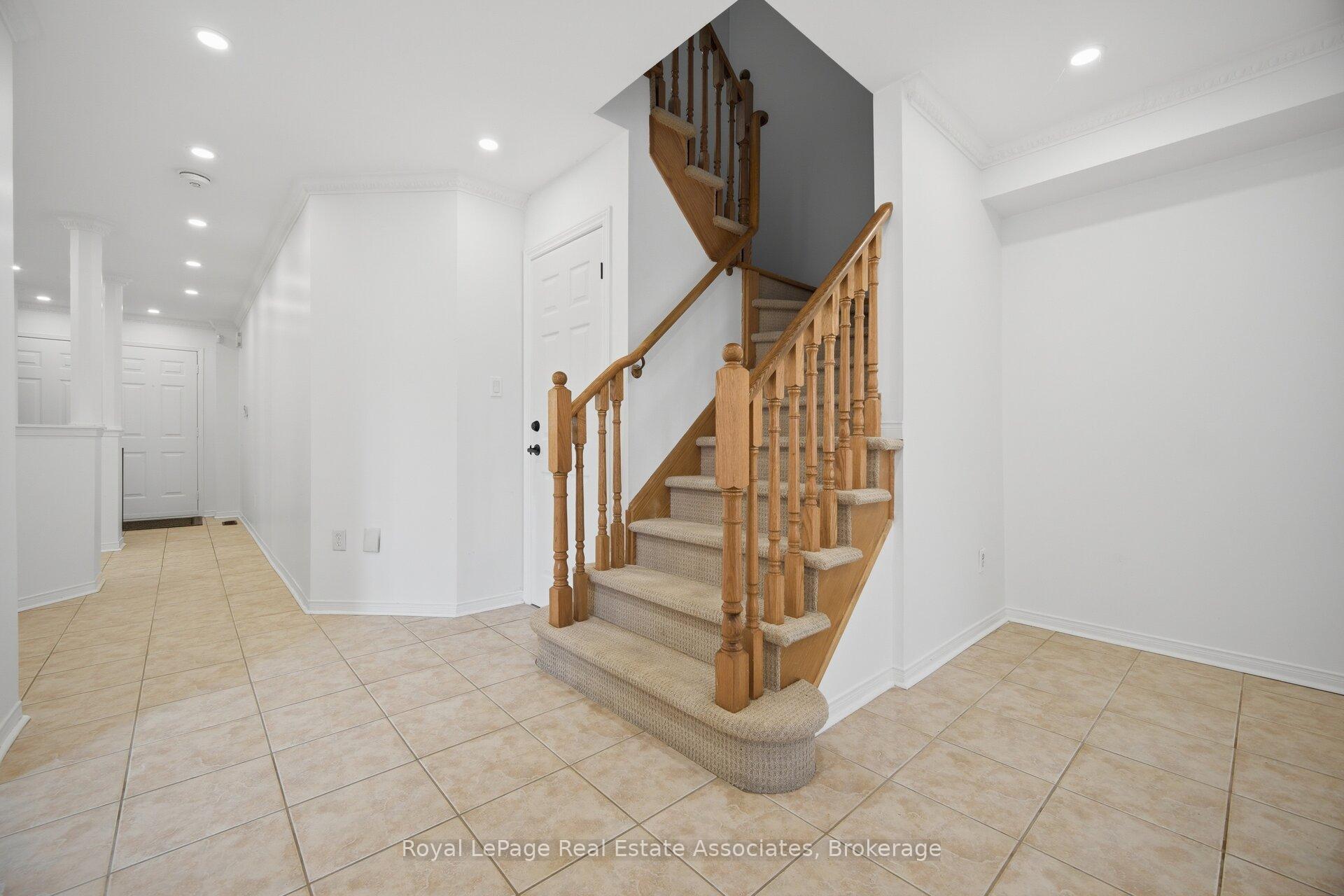 Photo 24 of 70 Echoridge Drive, Brampton, Fletcher's Meadow — HOMEH